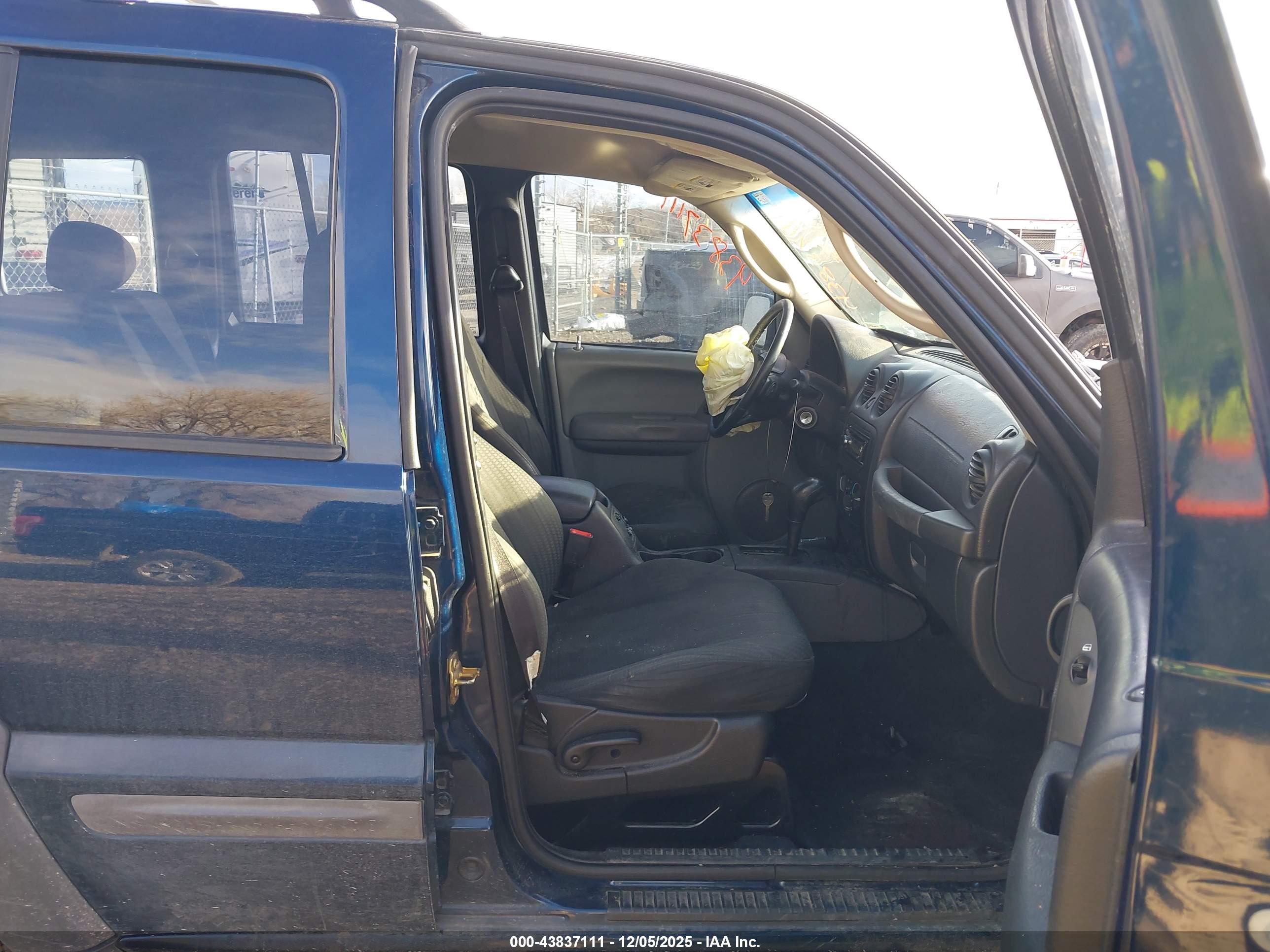 JEEP LIBERTY image 5