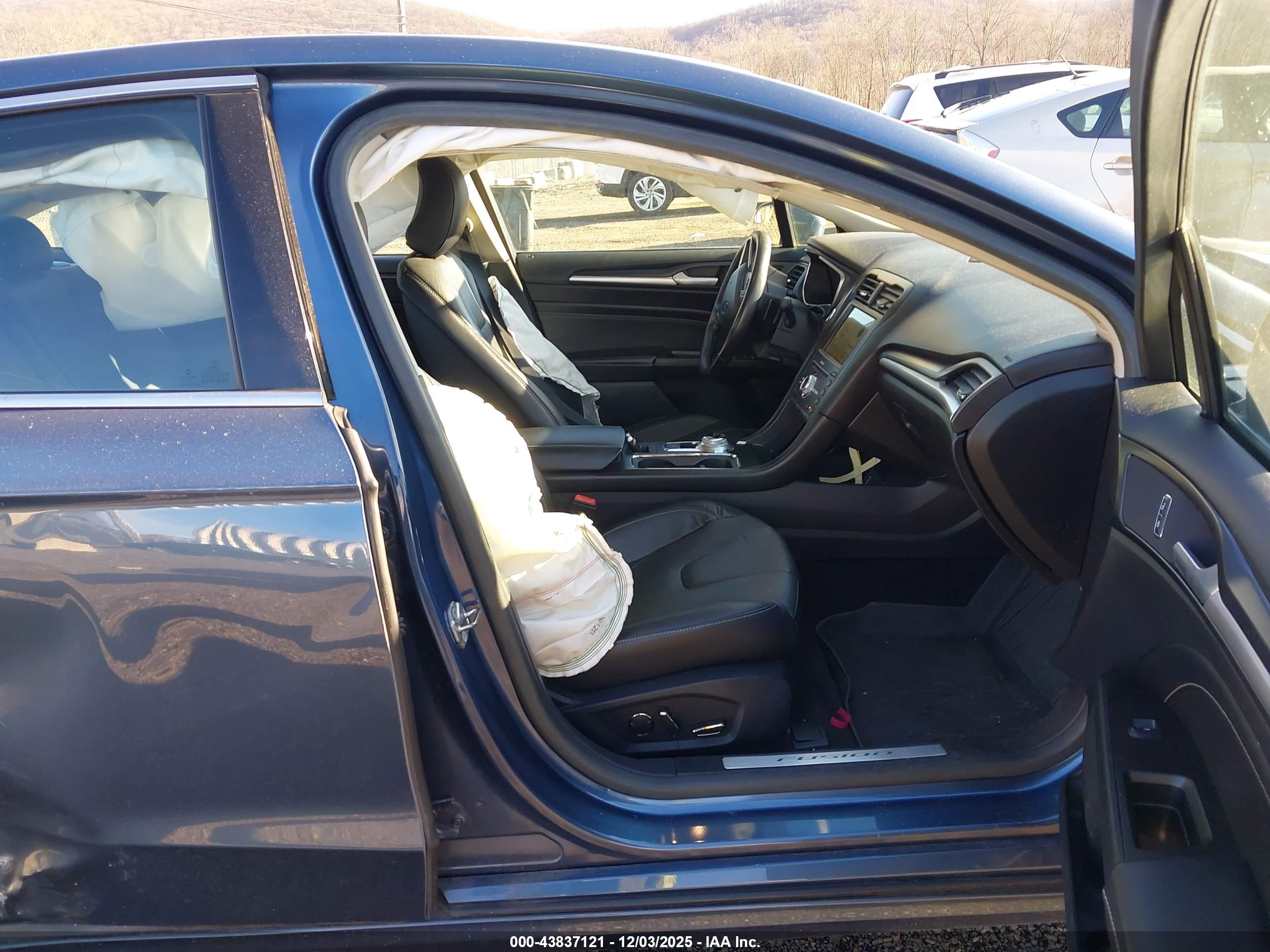 FORD FUSION image 5