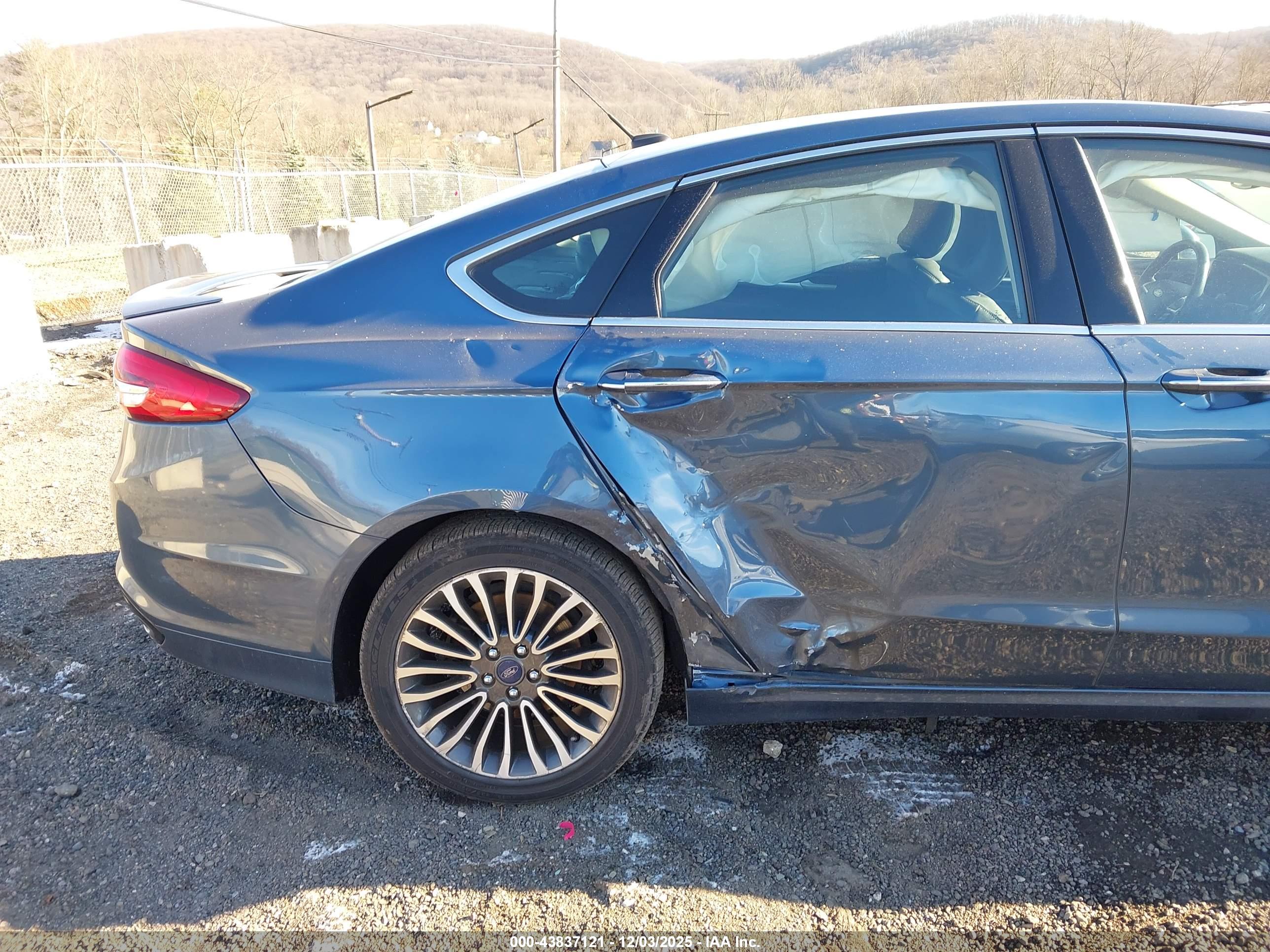 FORD FUSION image 6