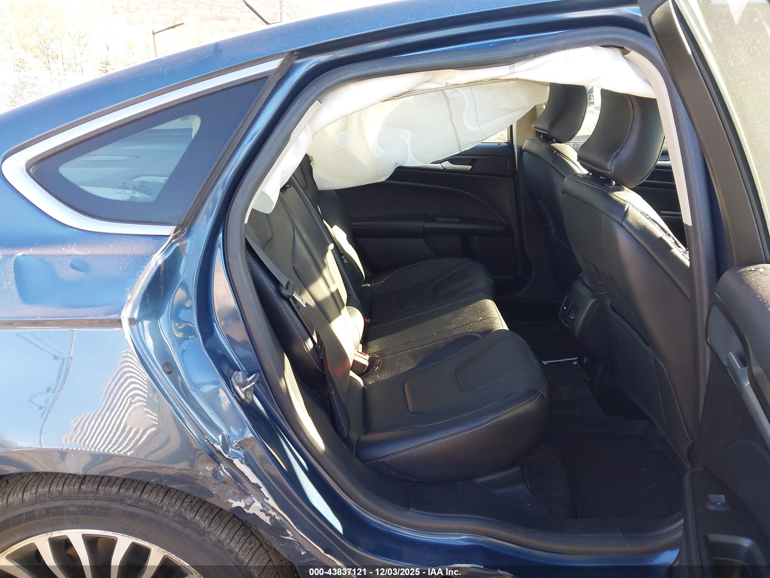 FORD FUSION image 8