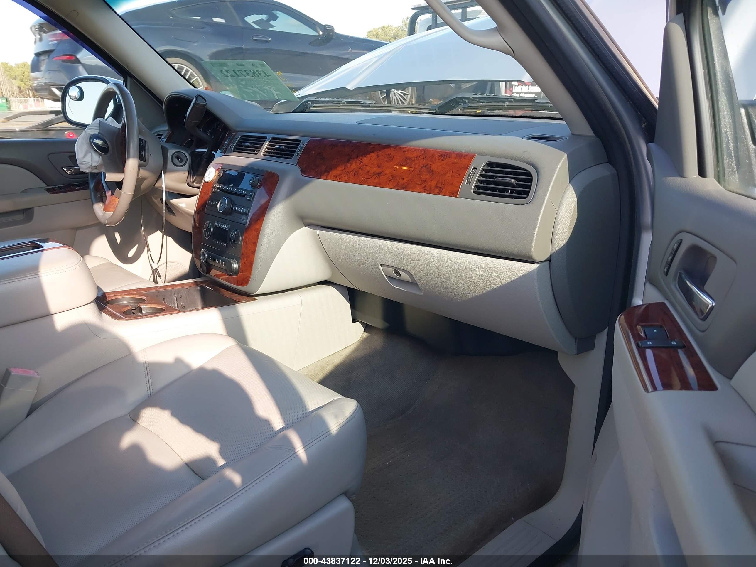 CHEVROLET SILVERADO image 5