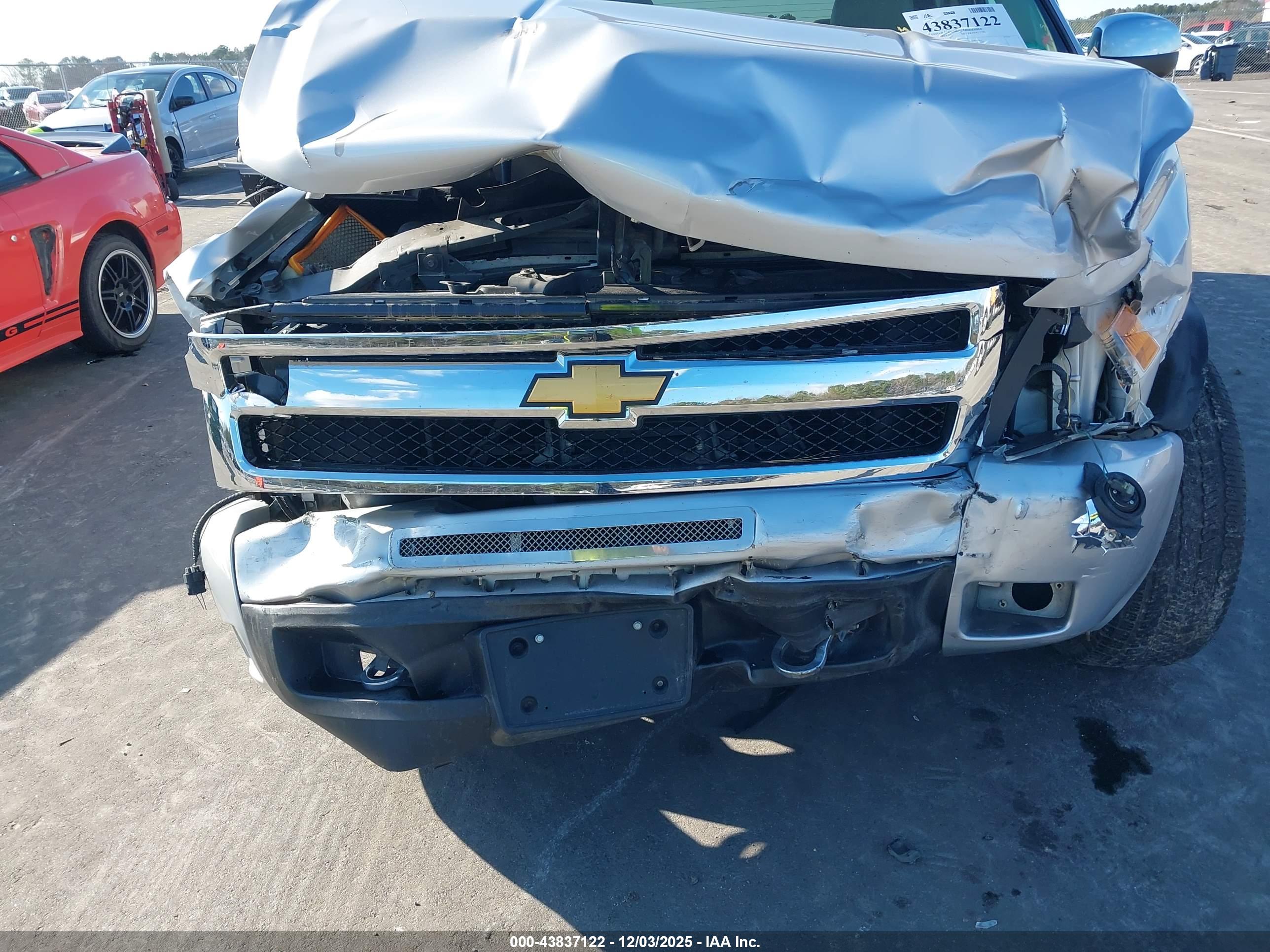 CHEVROLET SILVERADO image 6