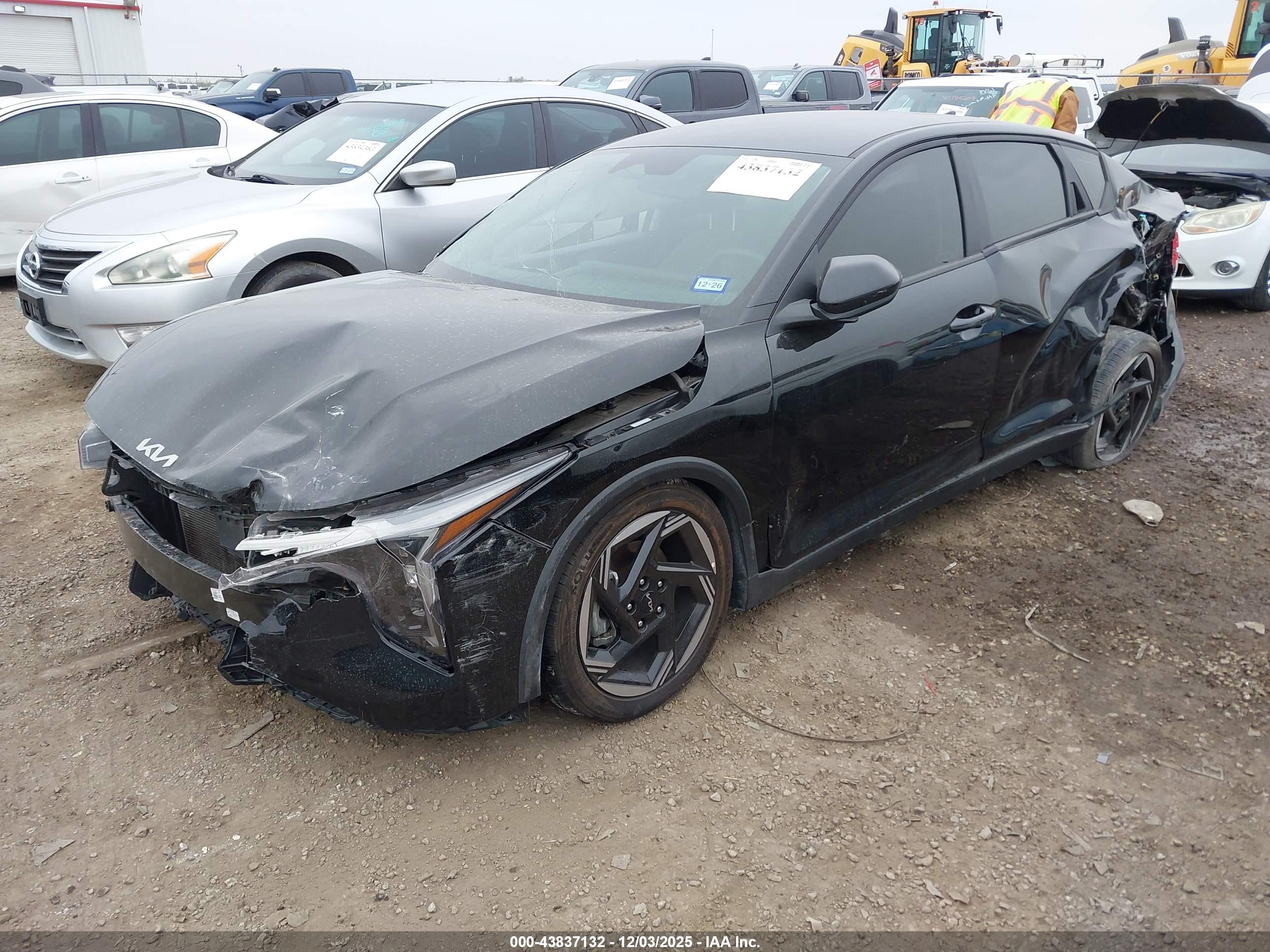 KIA K4 image 2