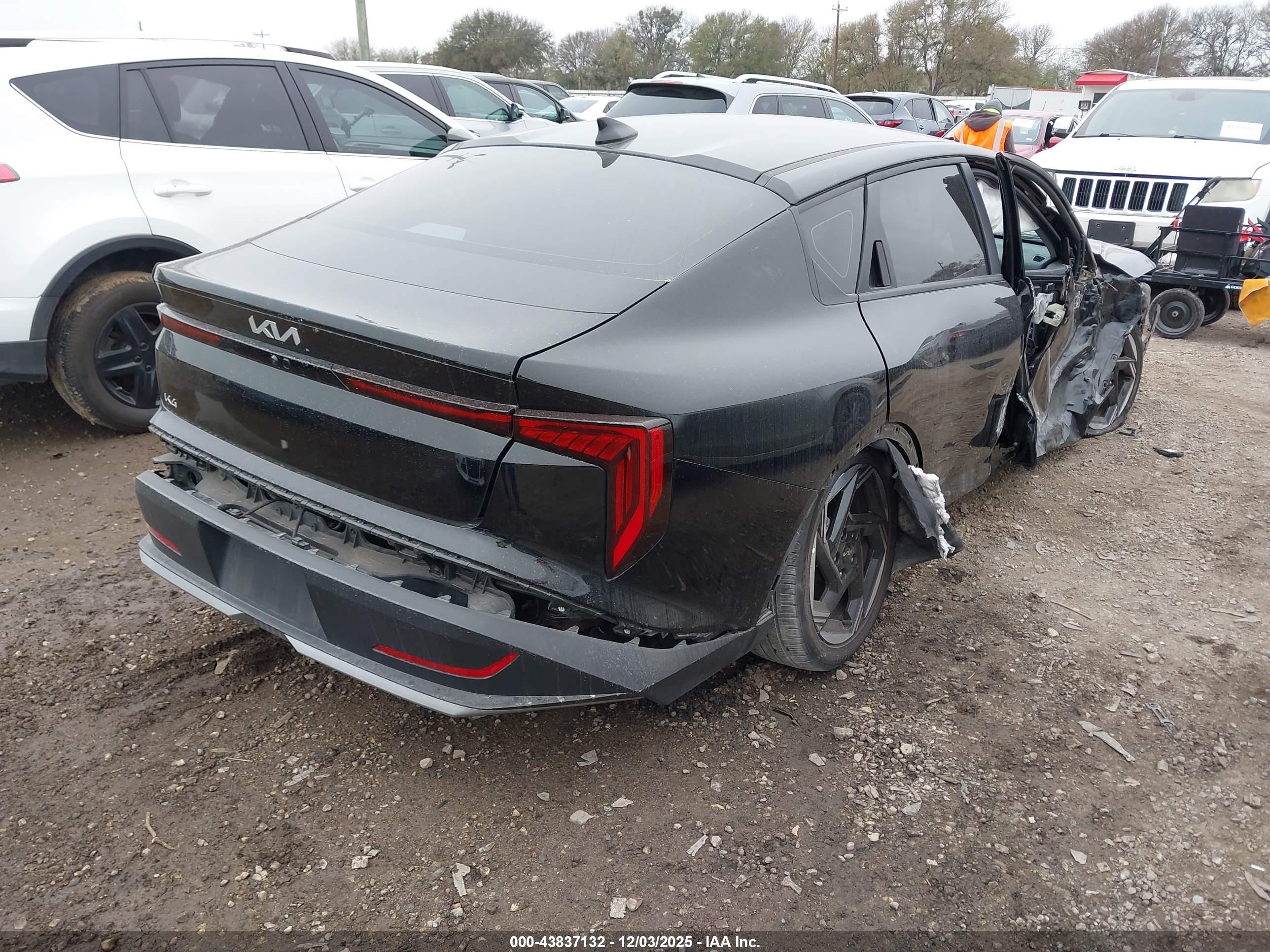 KIA K4 image 4