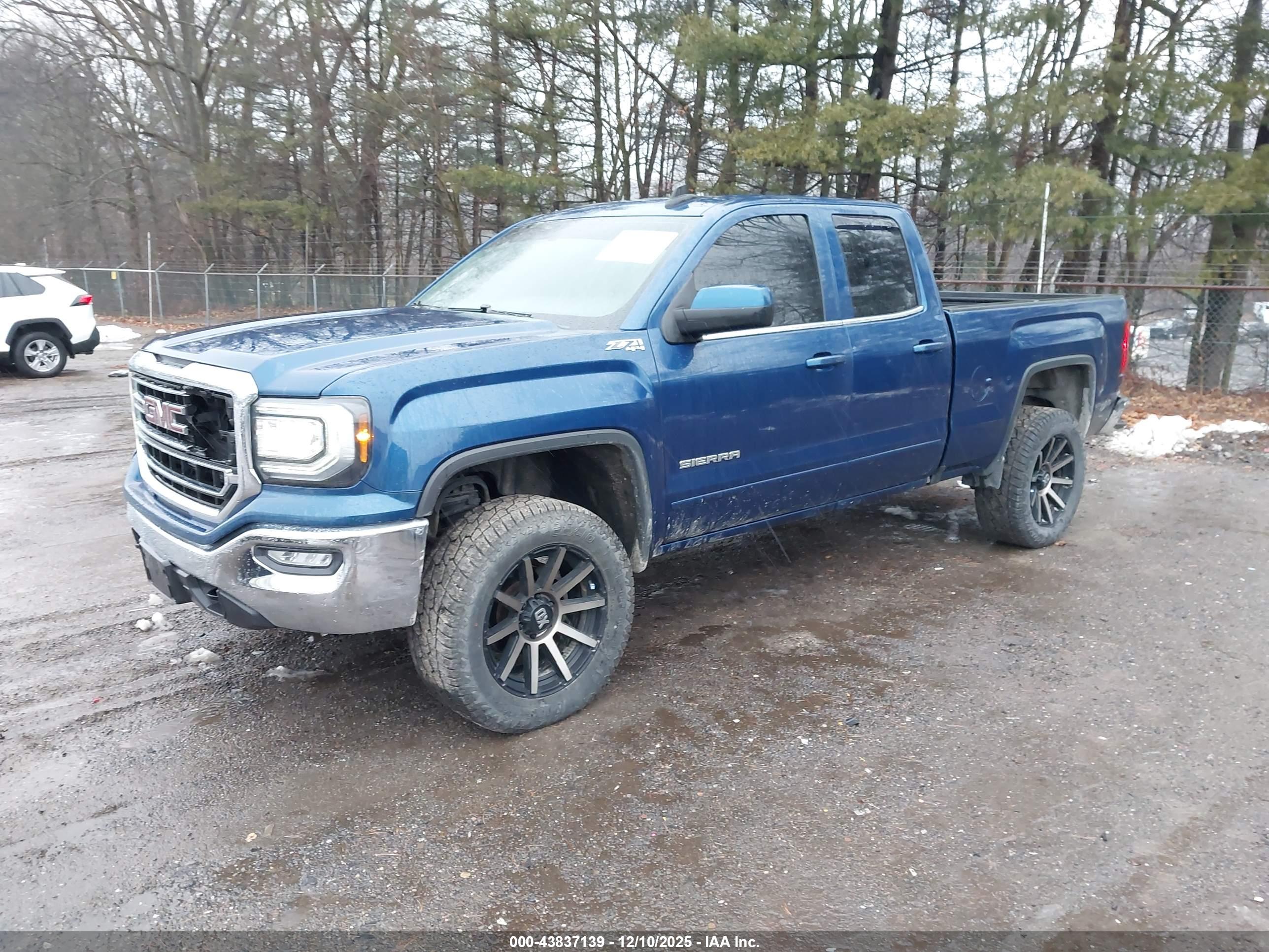 GMC SIERRA image 2