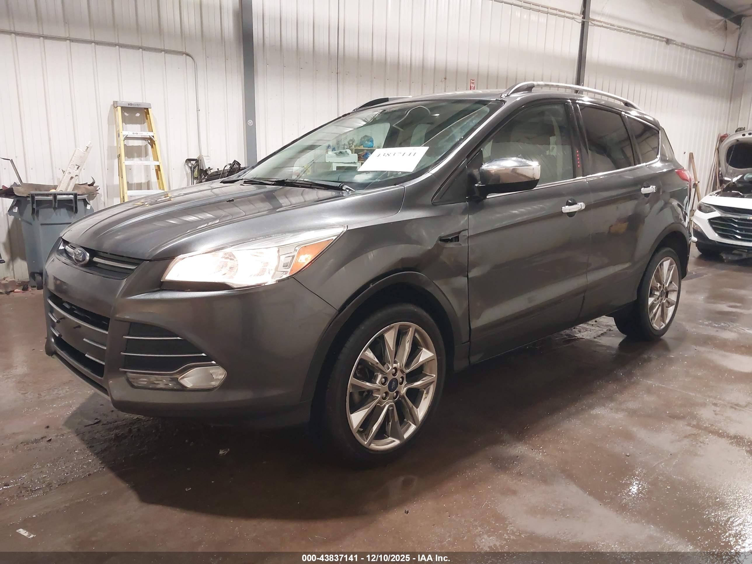 FORD ESCAPE image 2