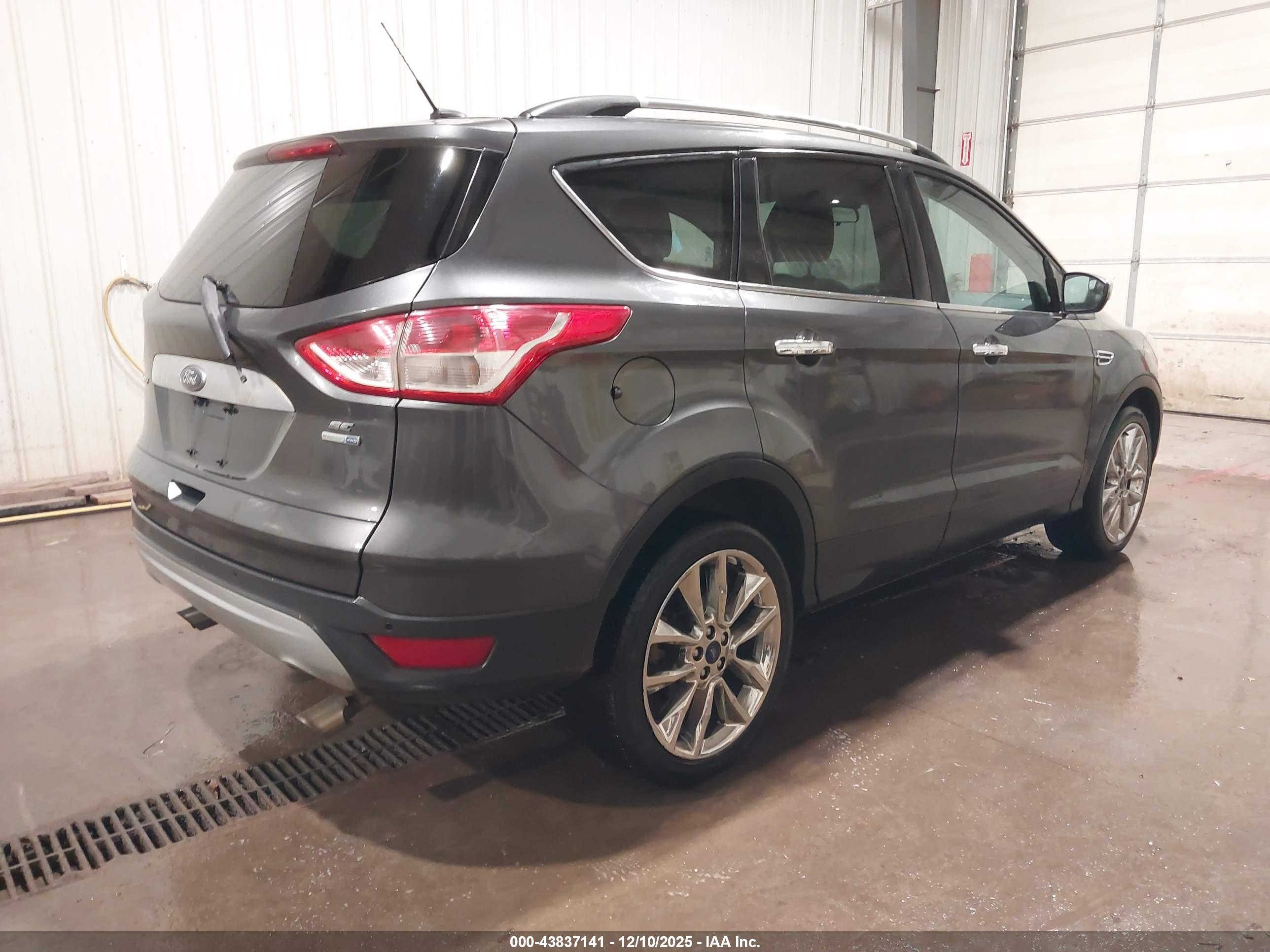 FORD ESCAPE image 4