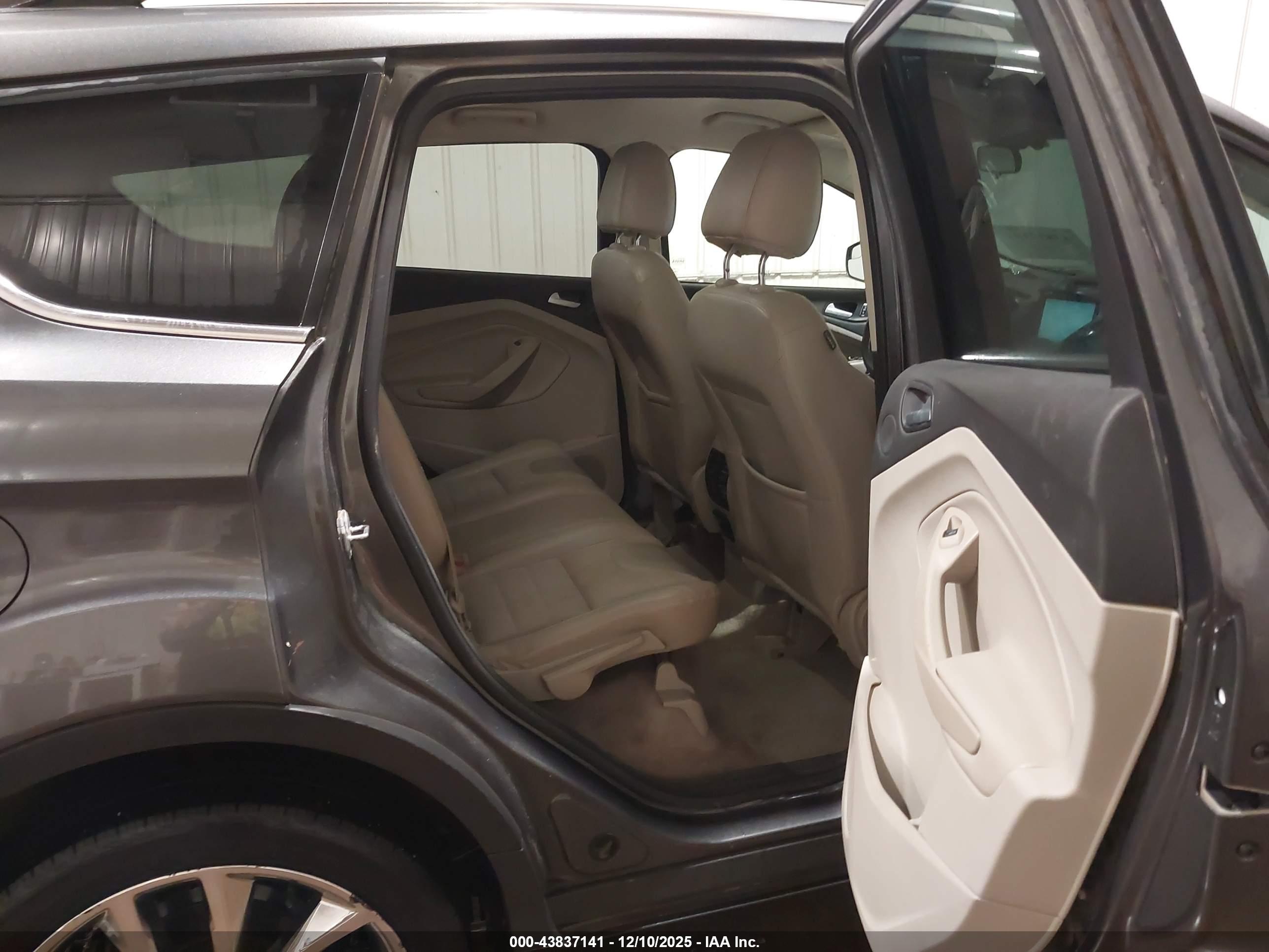 FORD ESCAPE image 8