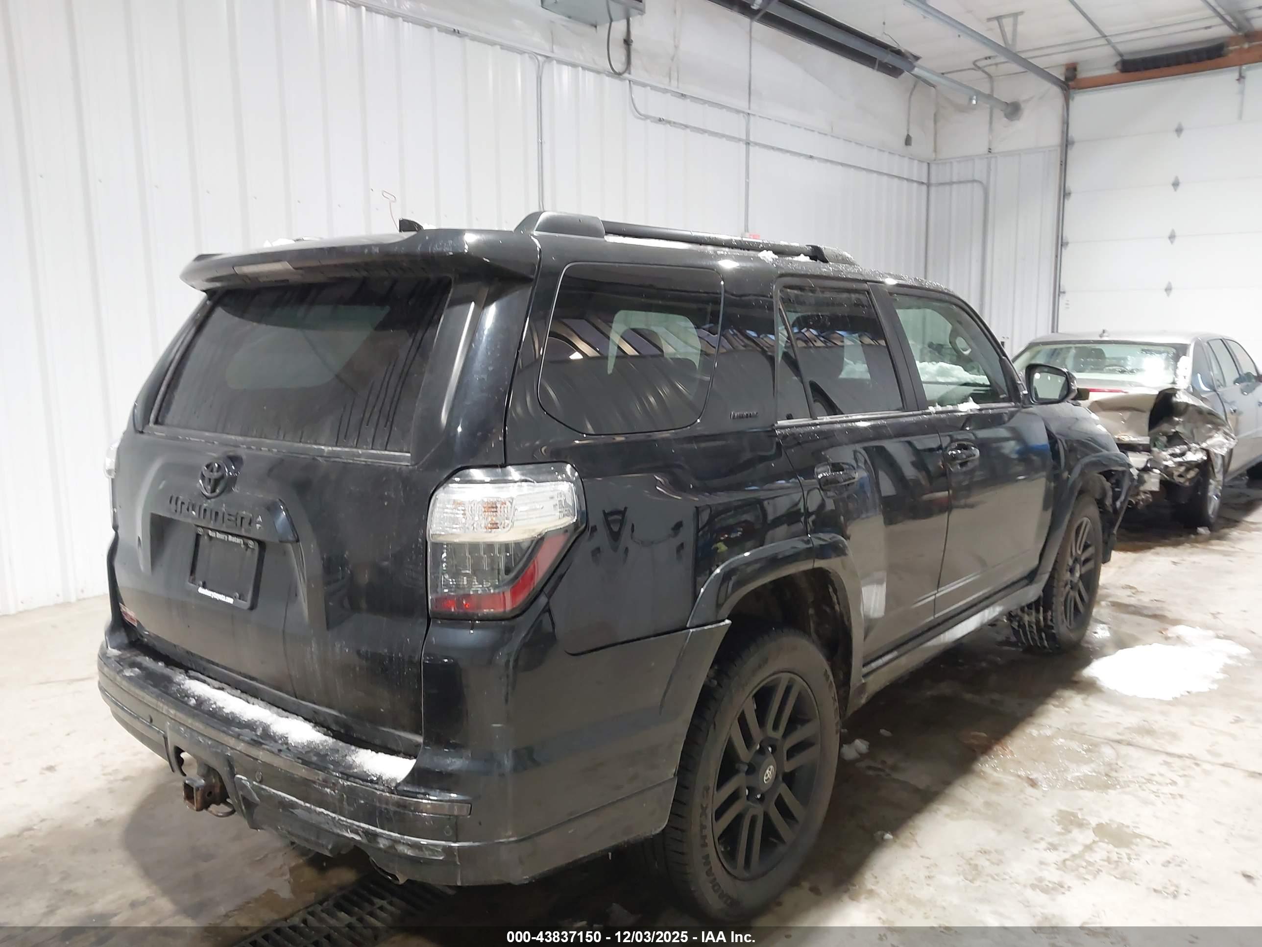 TOYOTA 4RUNNER image 4