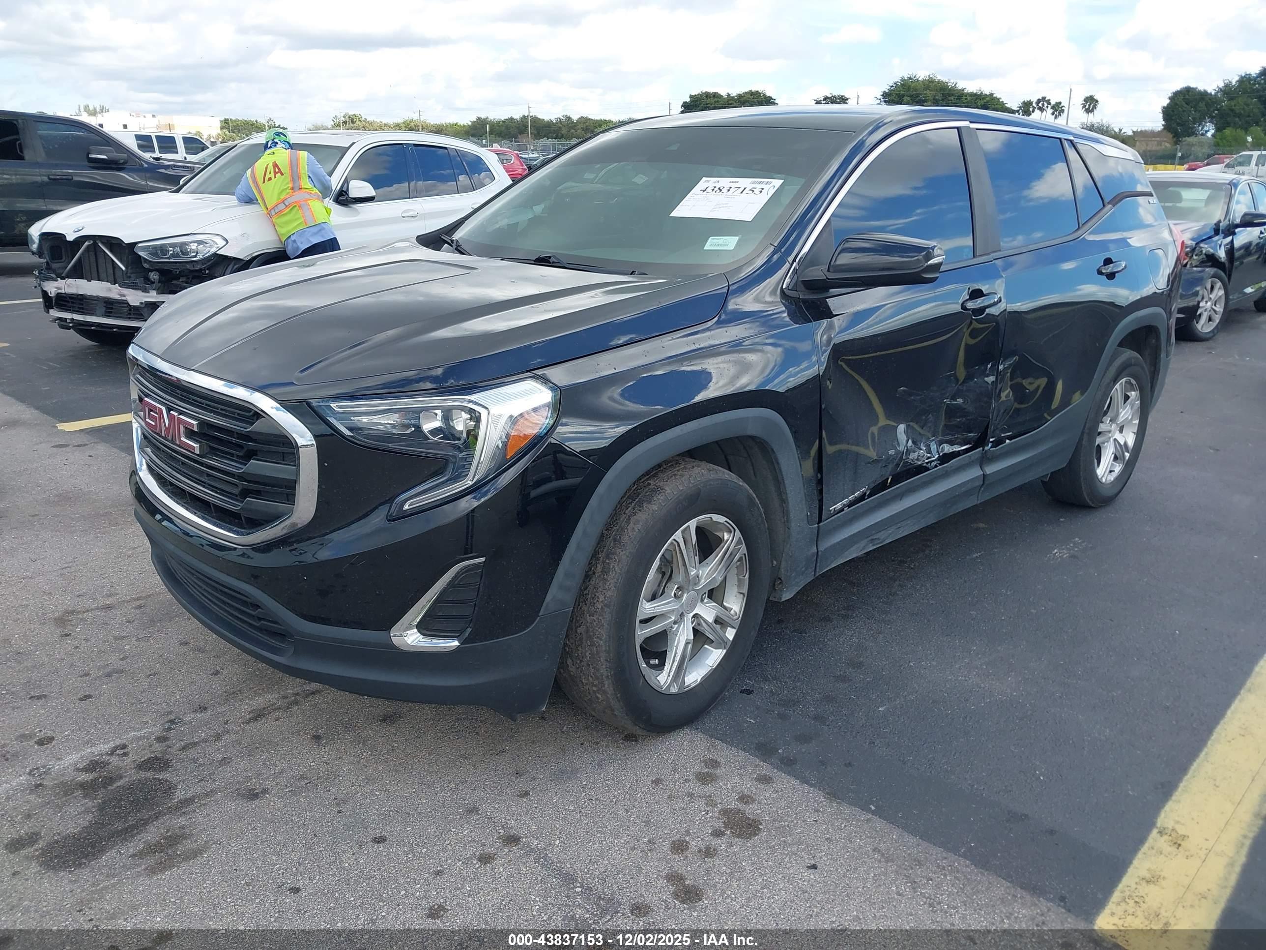 GMC TERRAIN image 2