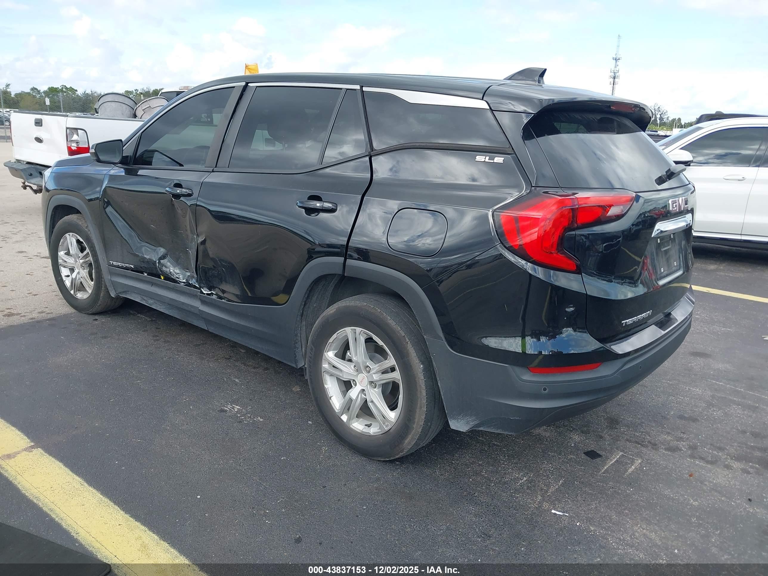 GMC TERRAIN image 3