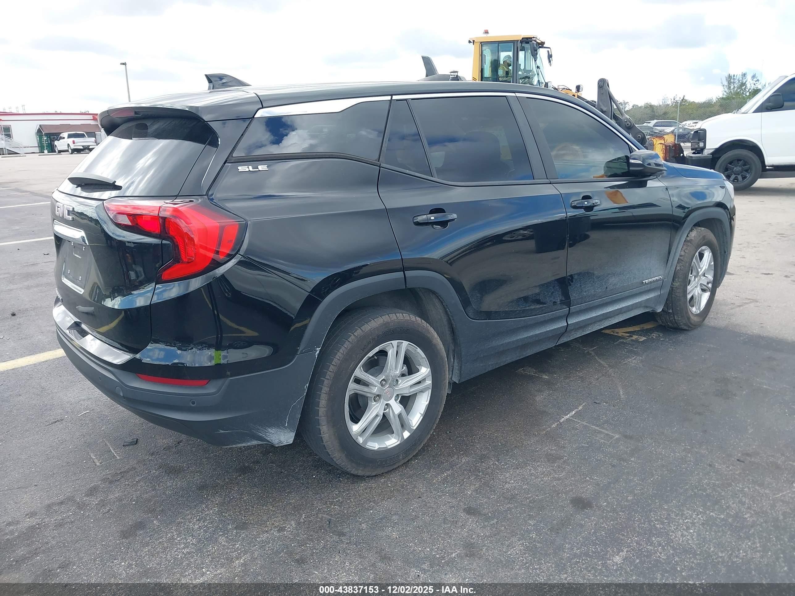 GMC TERRAIN image 4