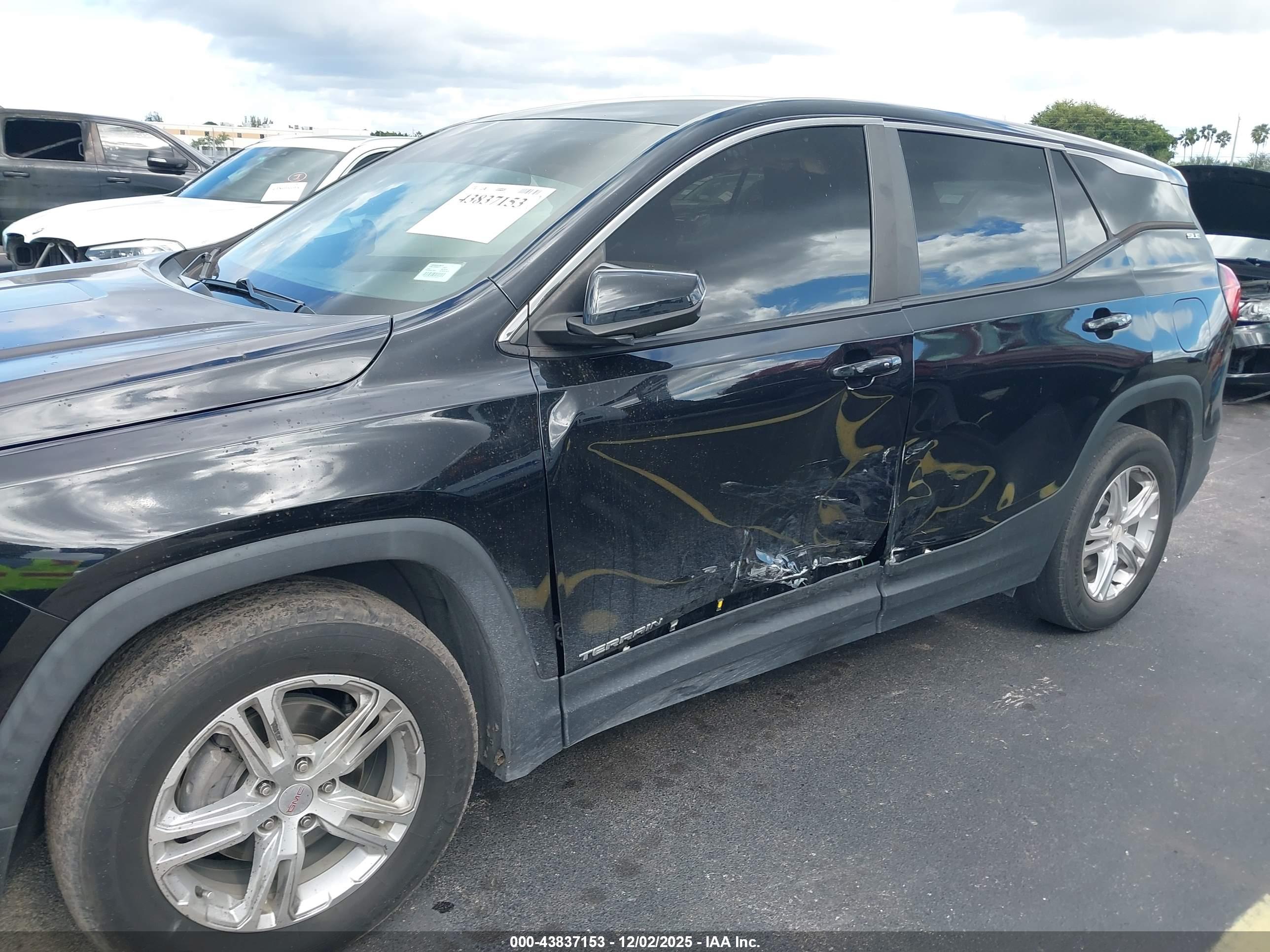 GMC TERRAIN image 6