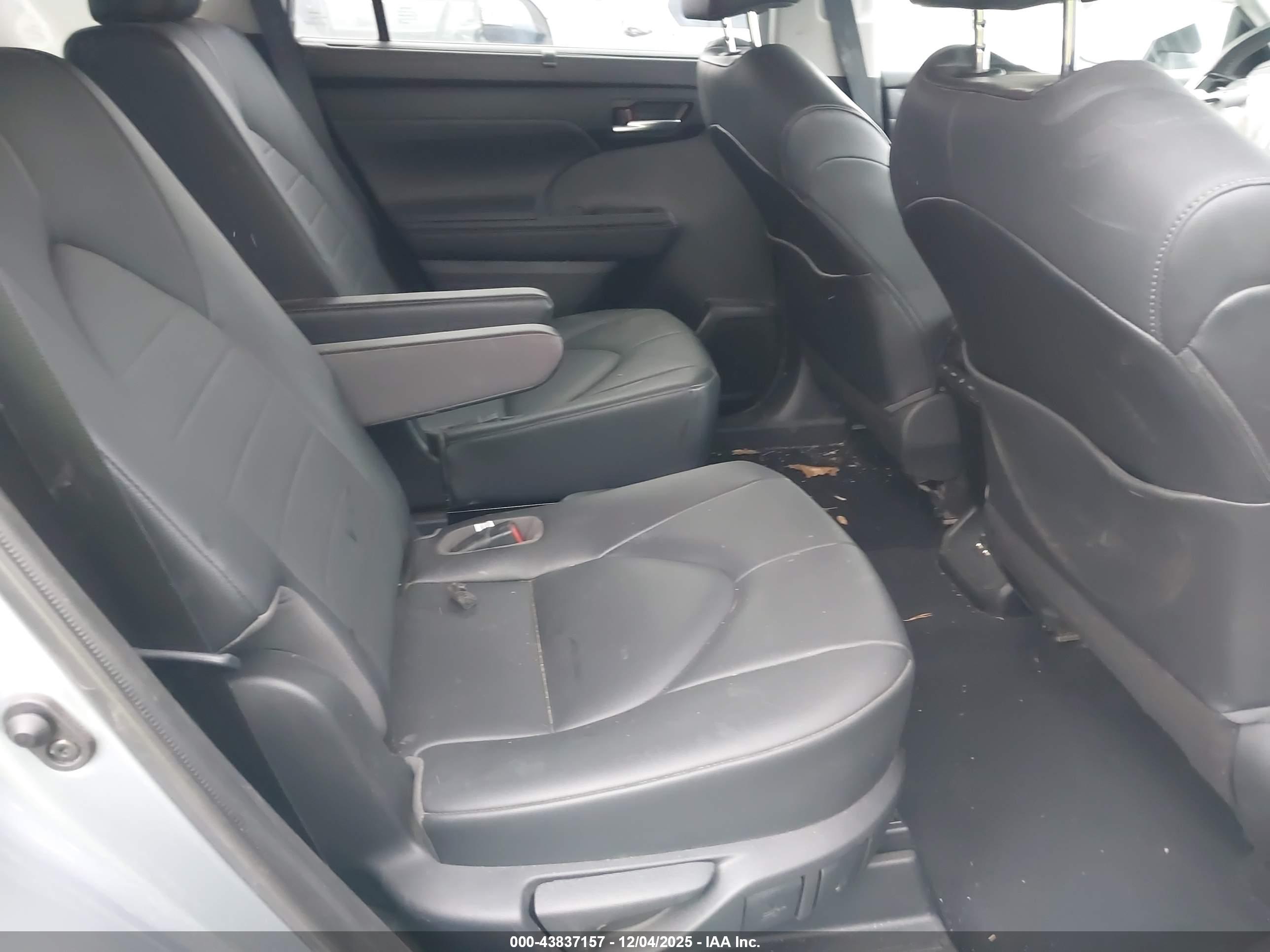 TOYOTA HIGHLANDER image 8