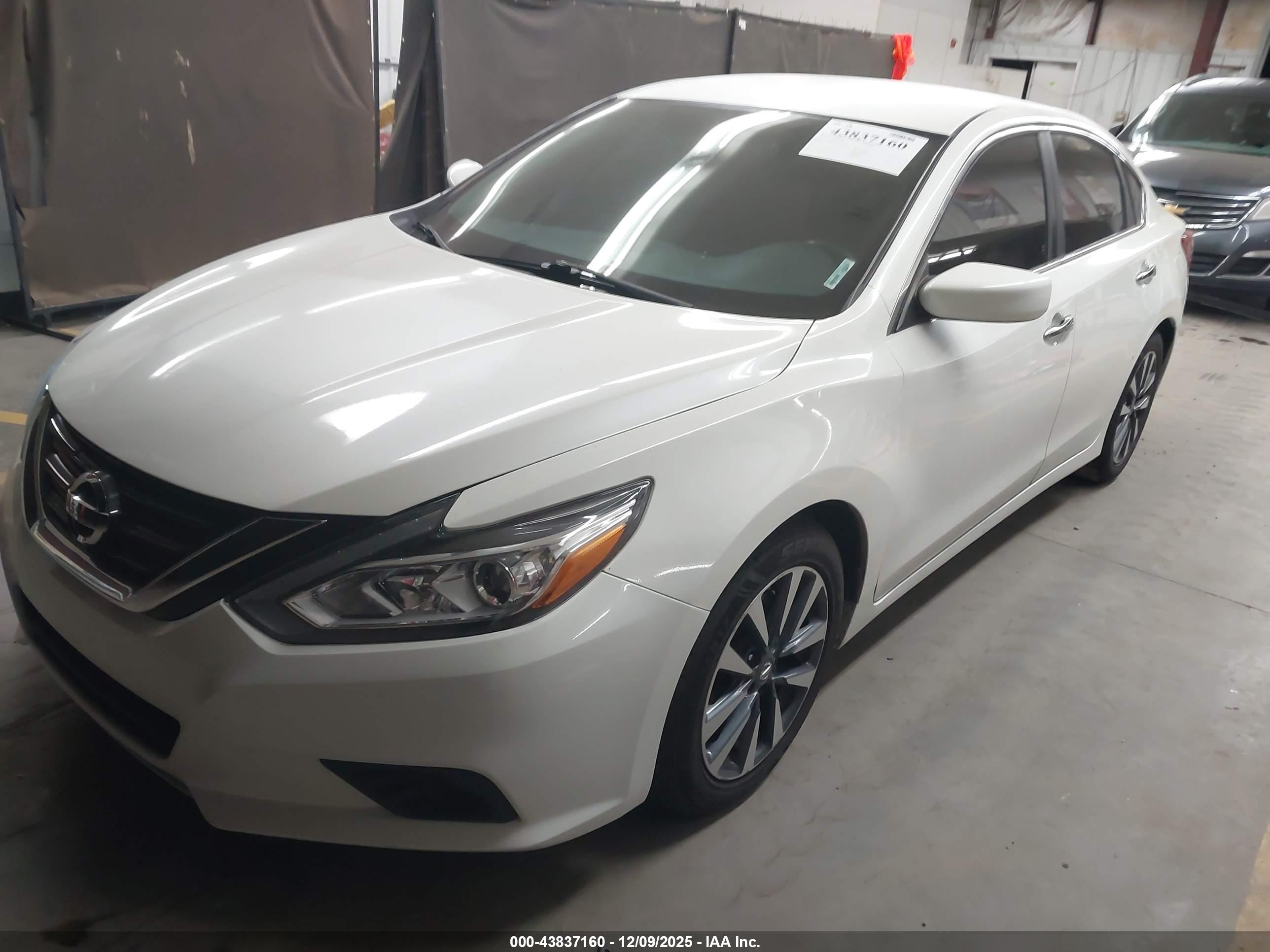 NISSAN ALTIMA image 2