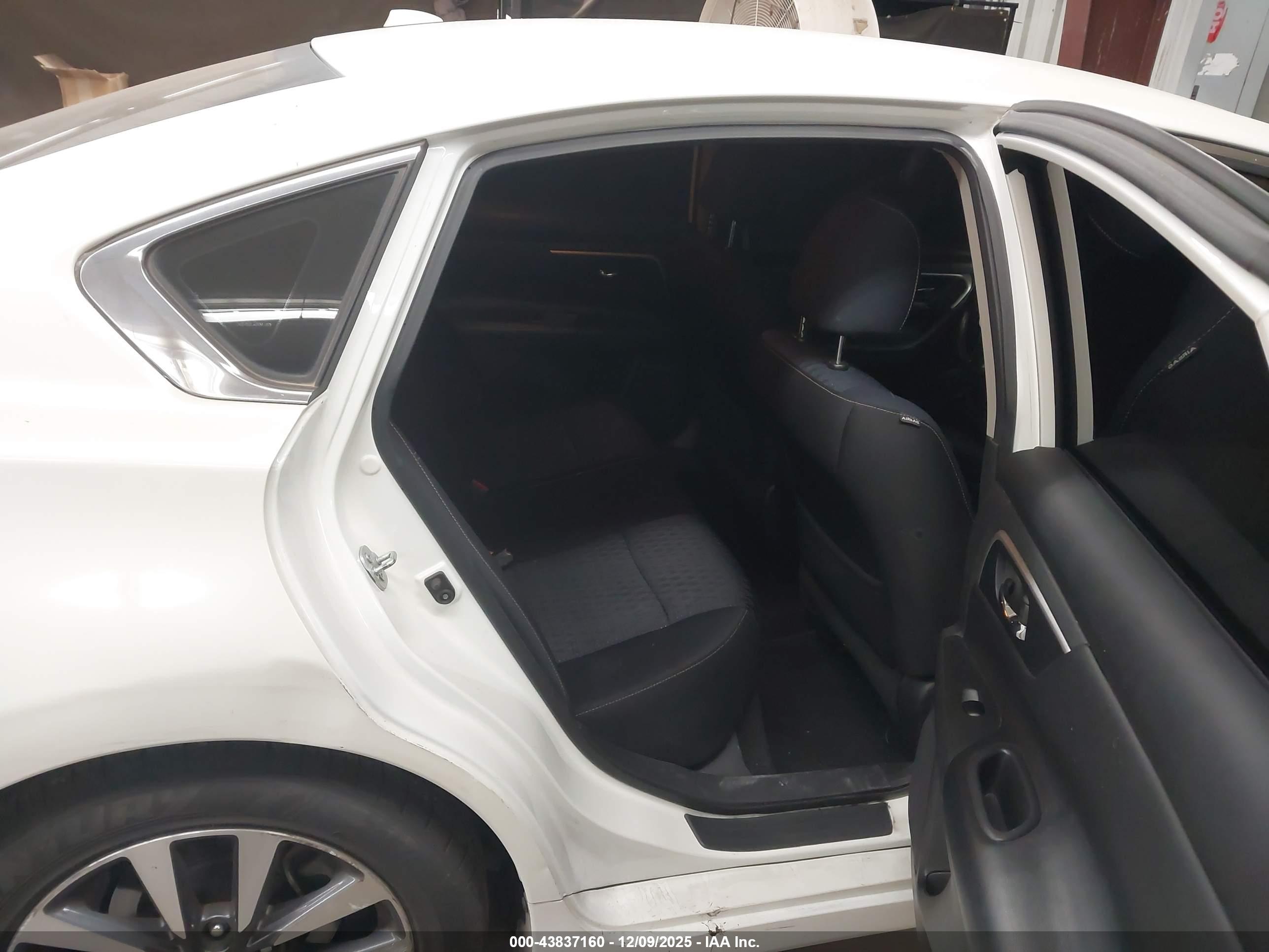 NISSAN ALTIMA image 8