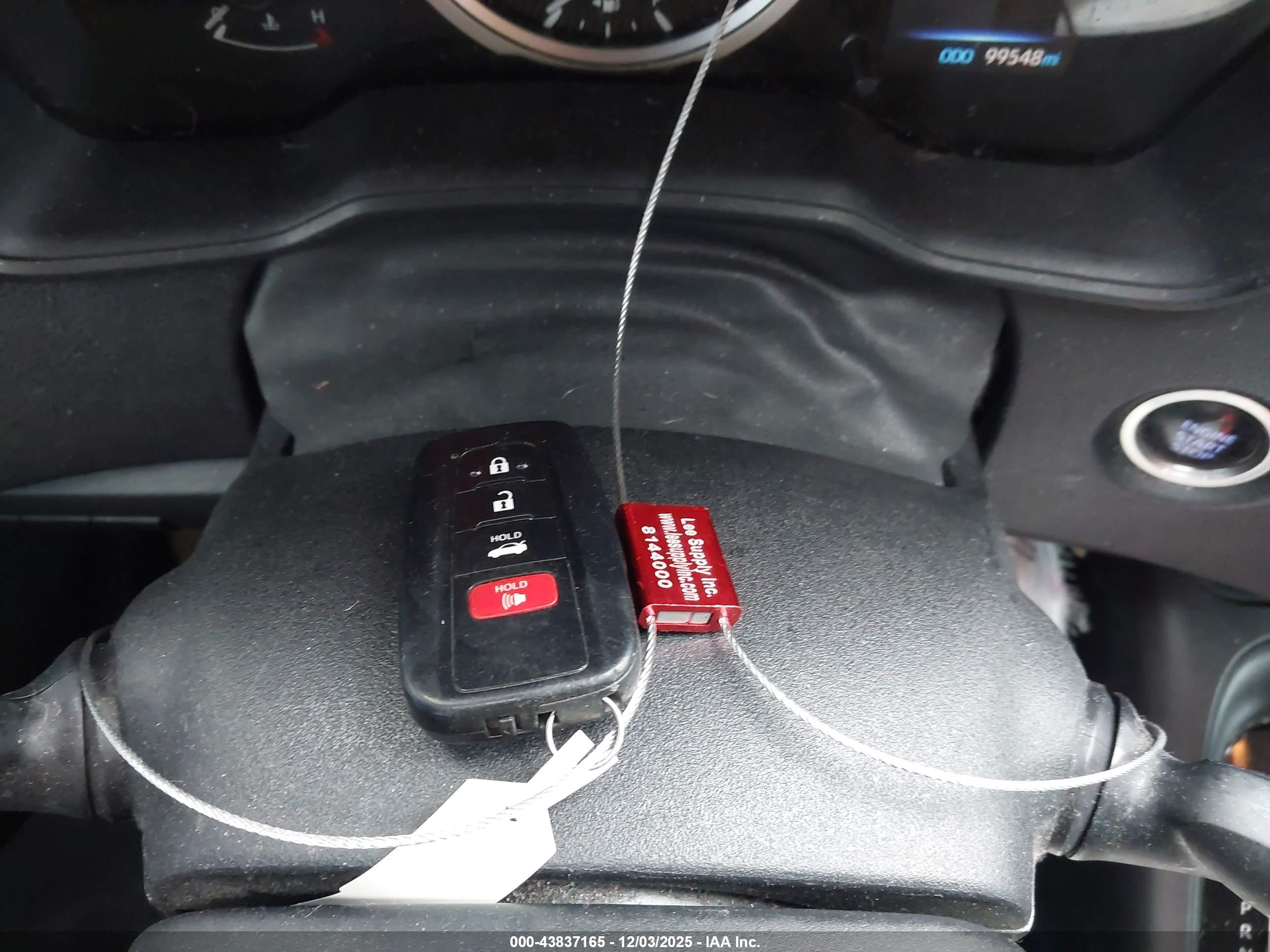 TOYOTA COROLLA image 11