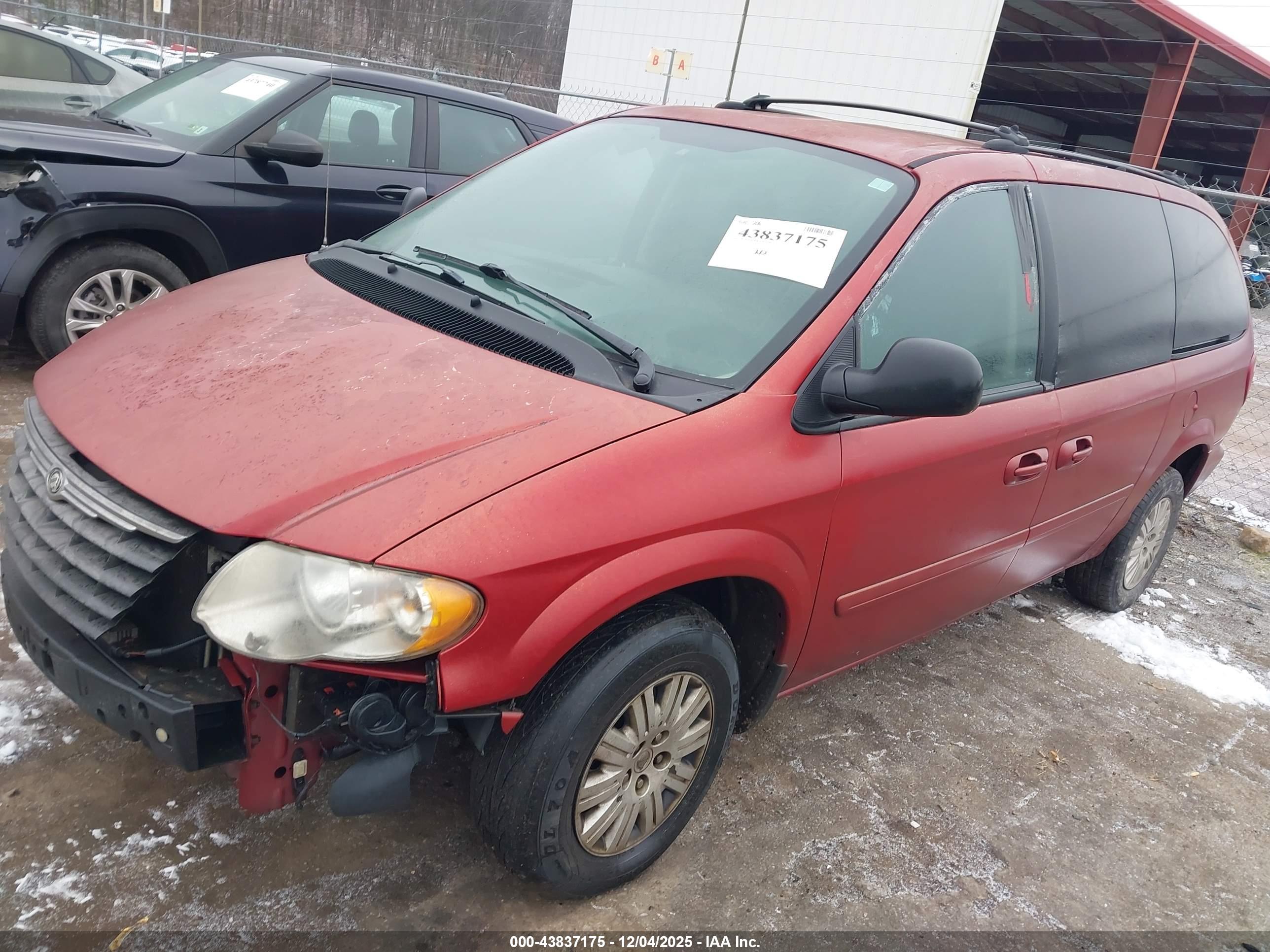 CHRYSLER TOWN image 2