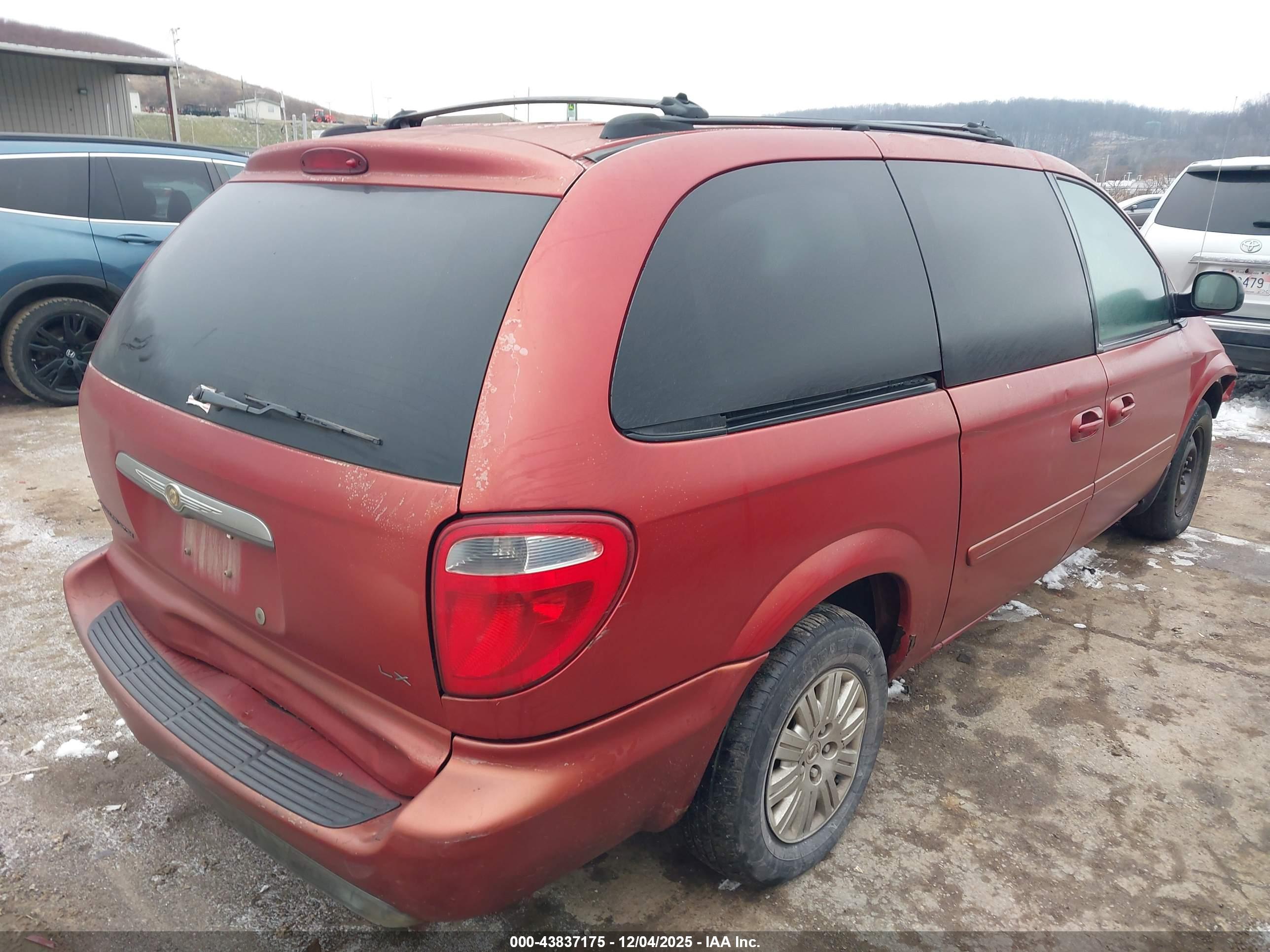CHRYSLER TOWN image 4