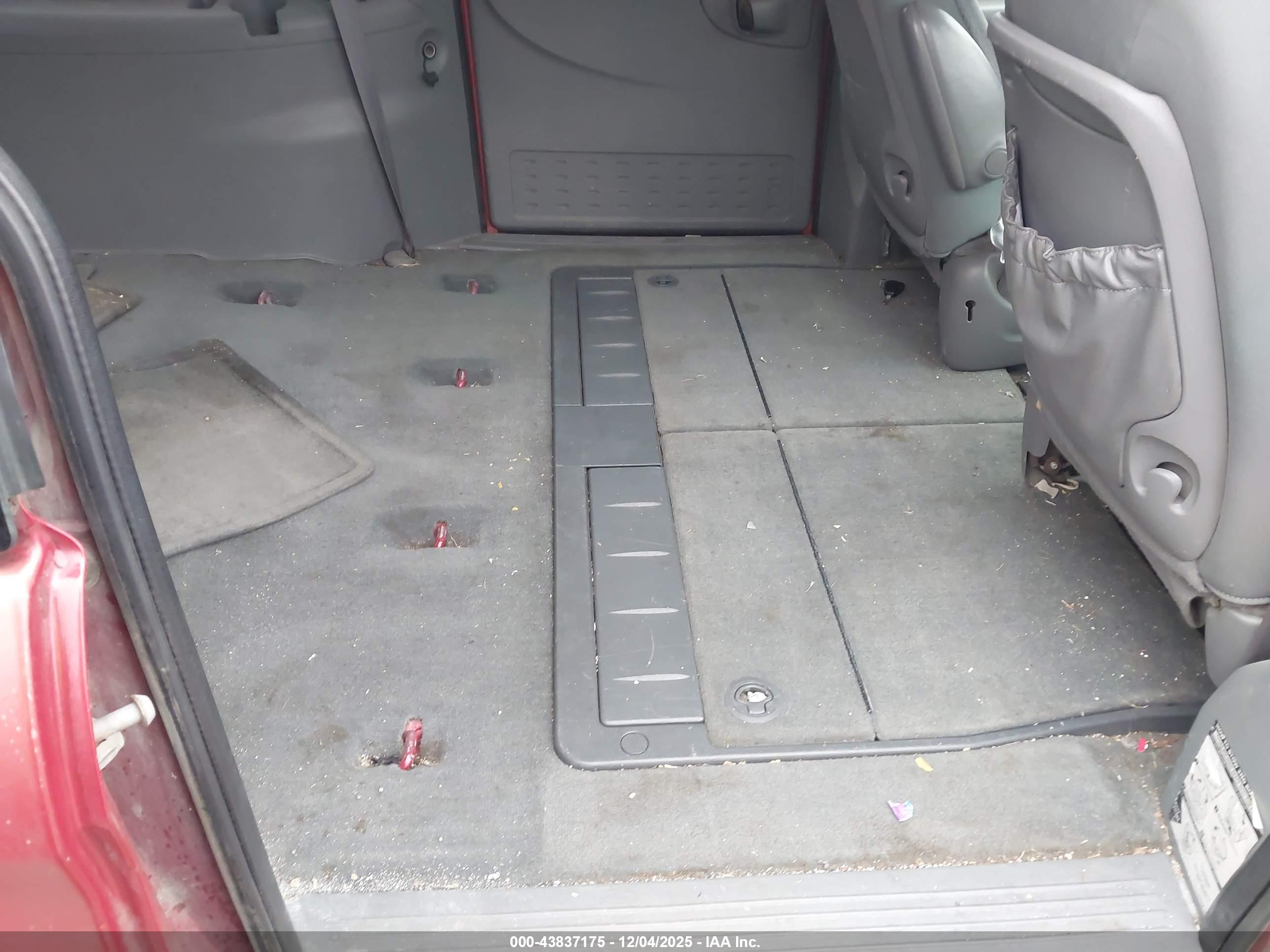 CHRYSLER TOWN image 8
