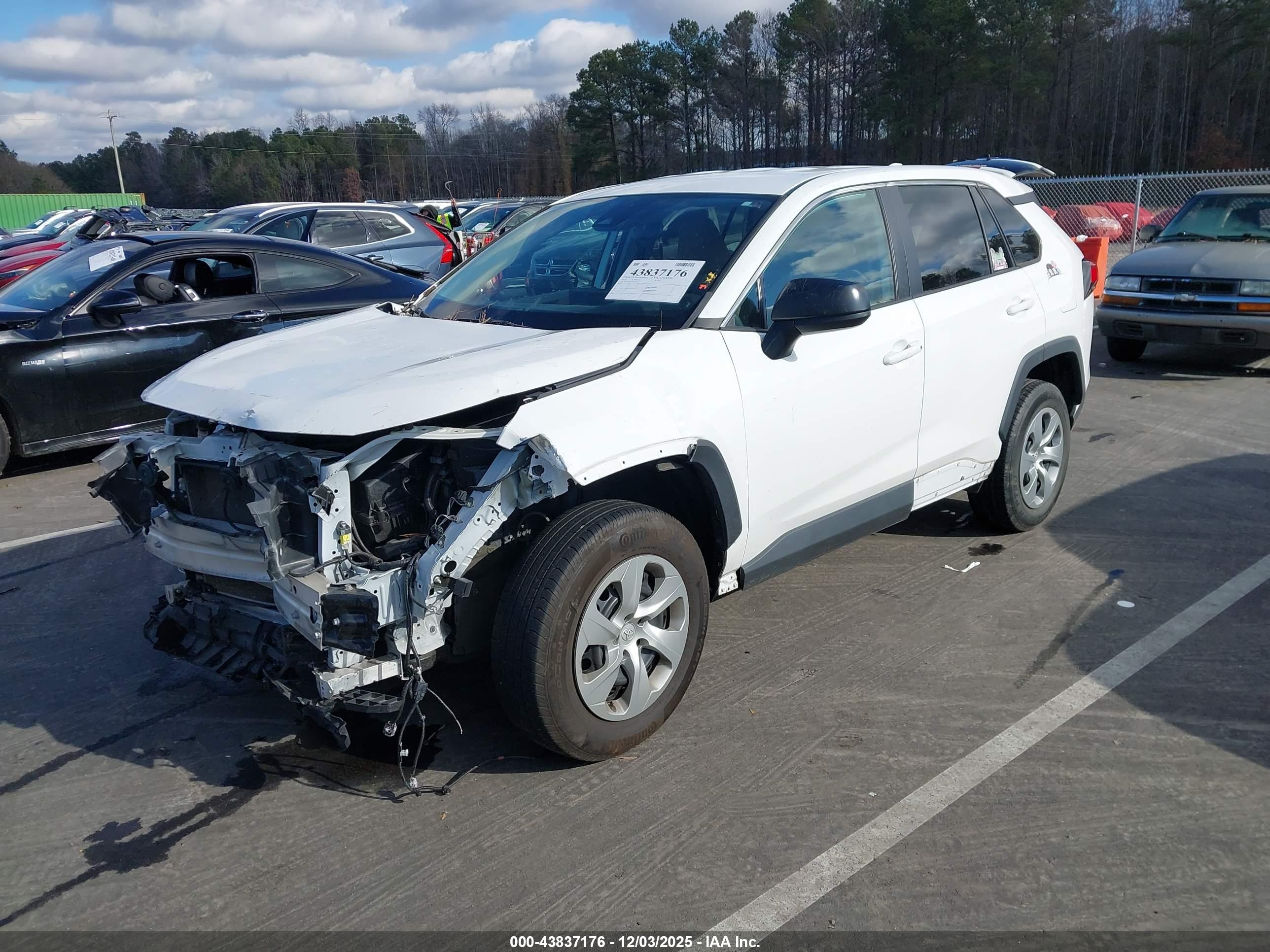TOYOTA RAV4 image 2