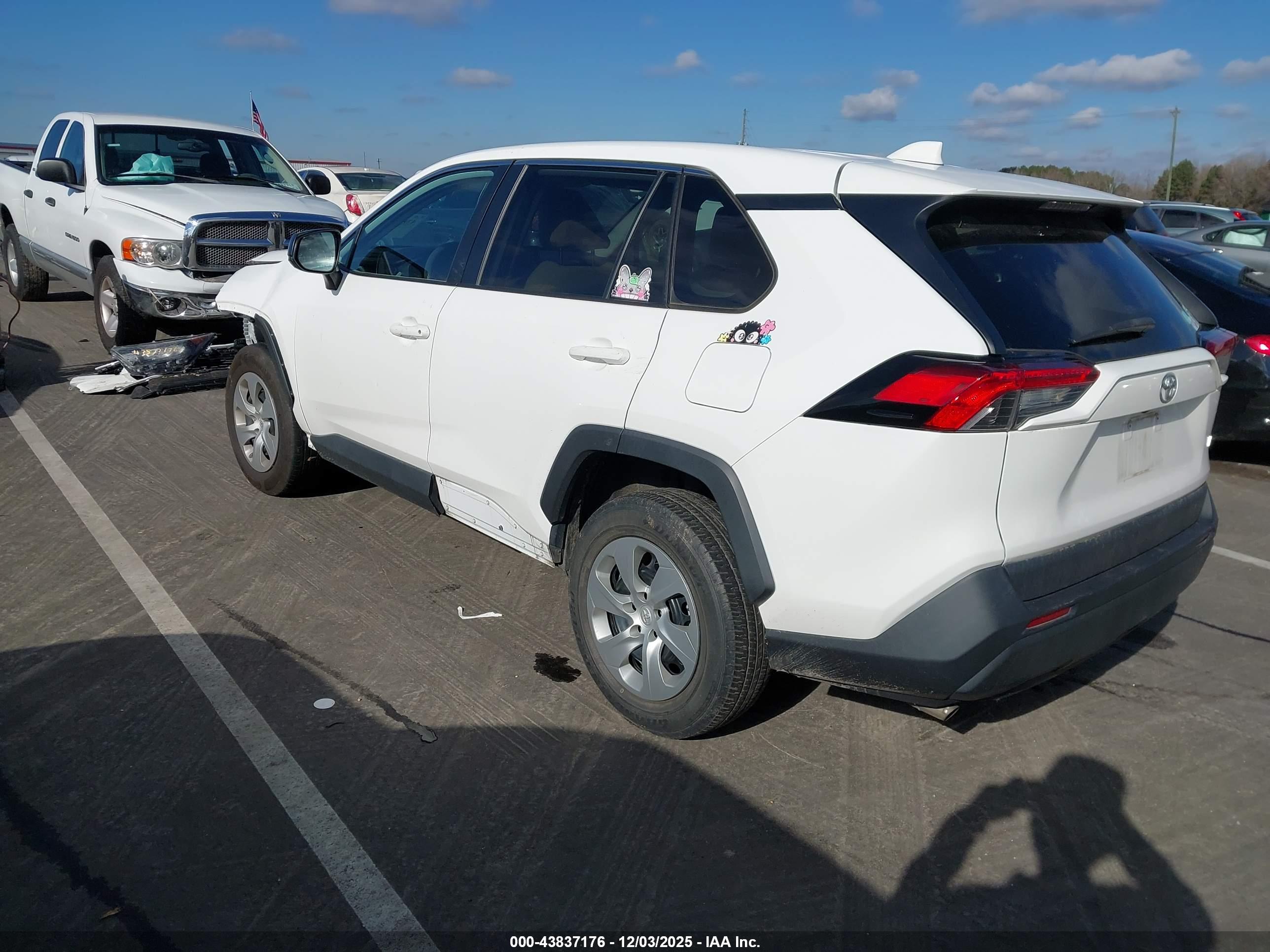 TOYOTA RAV4 image 3