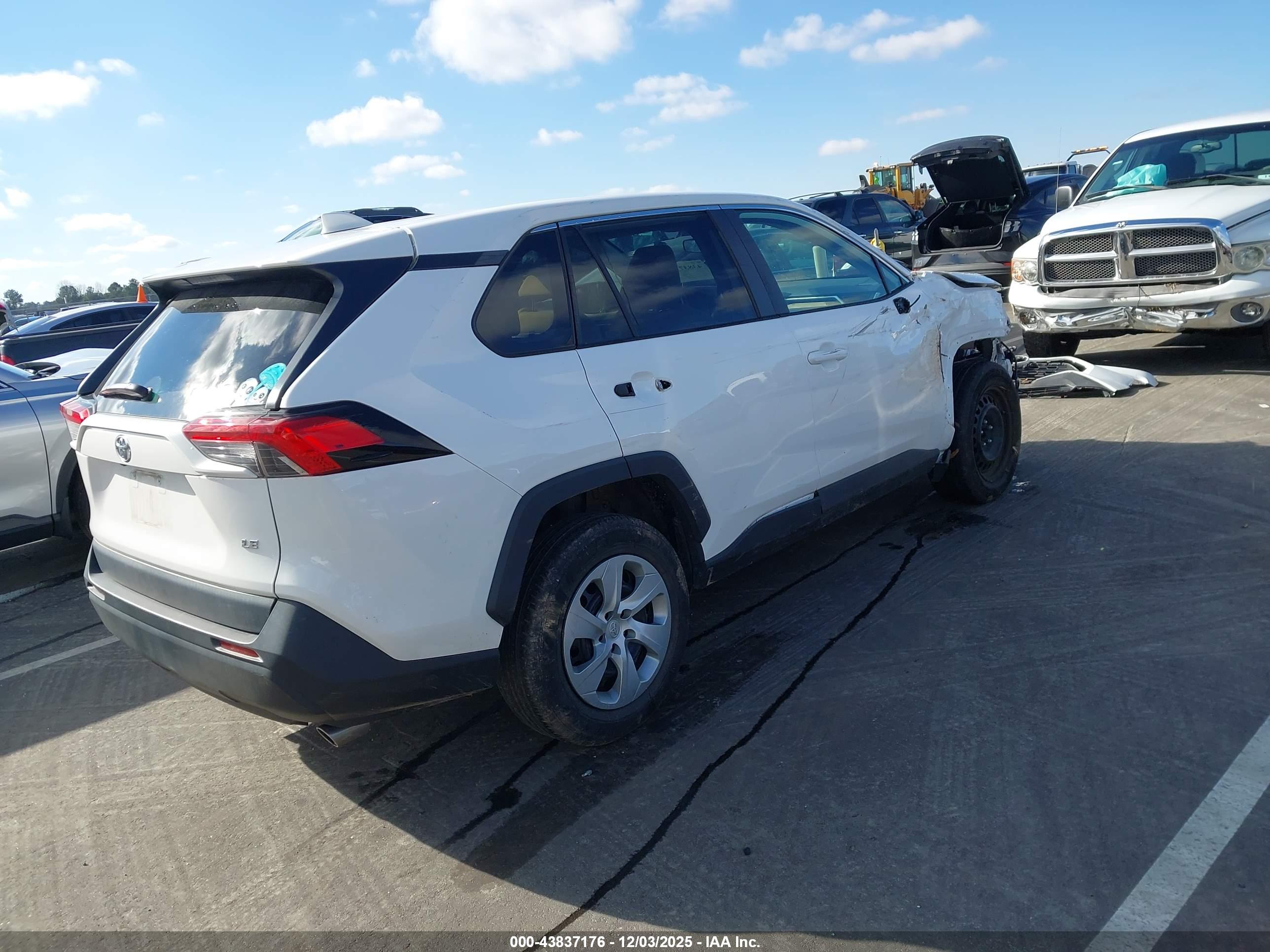 TOYOTA RAV4 image 4