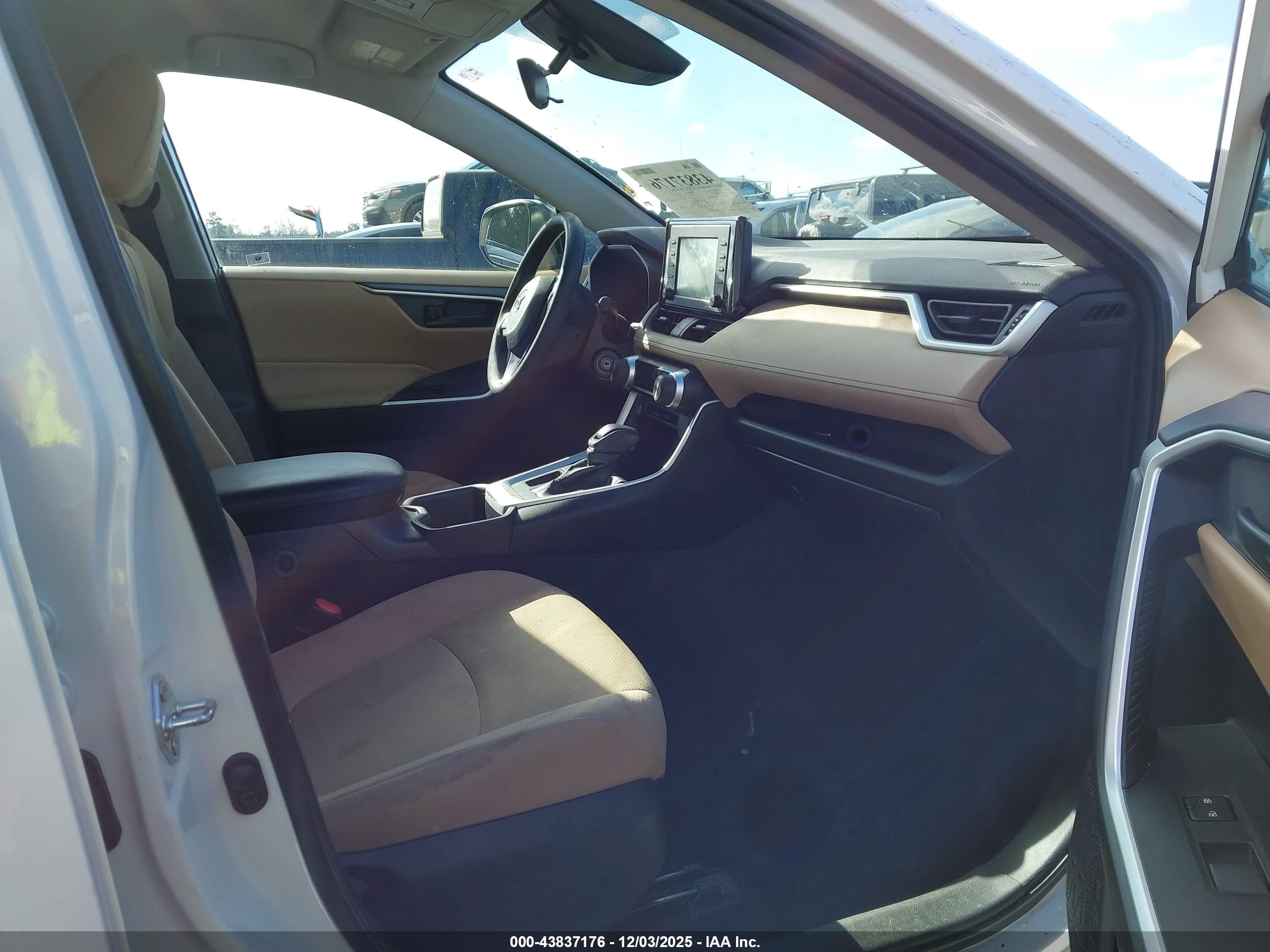 TOYOTA RAV4 image 5
