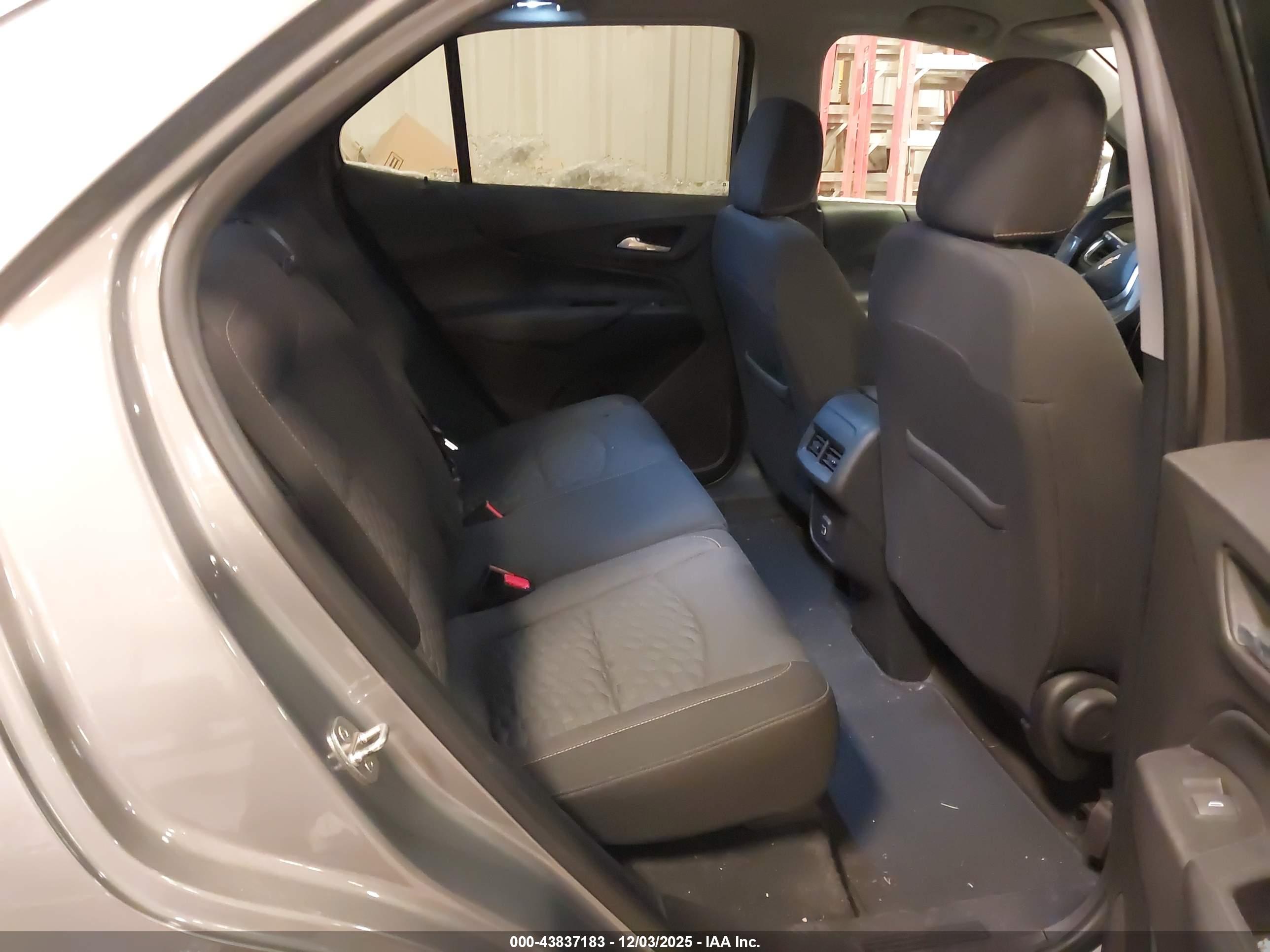 CHEVROLET EQUINOX image 8