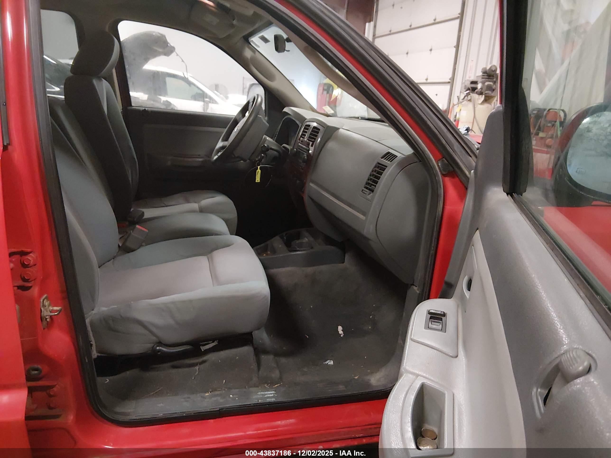 DODGE DAKOTA image 5