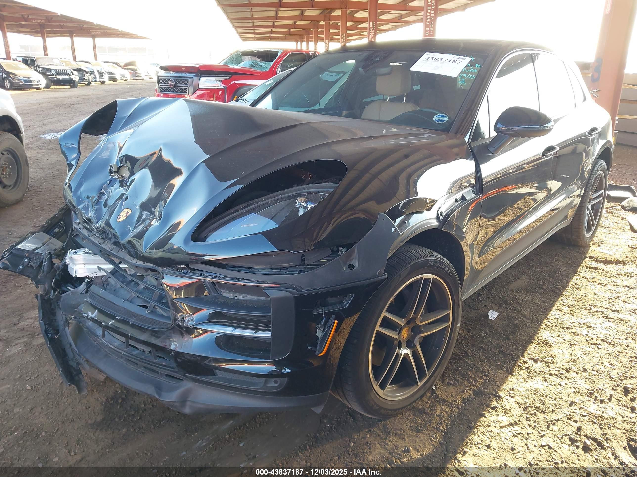 PORSCHE MACAN image 2