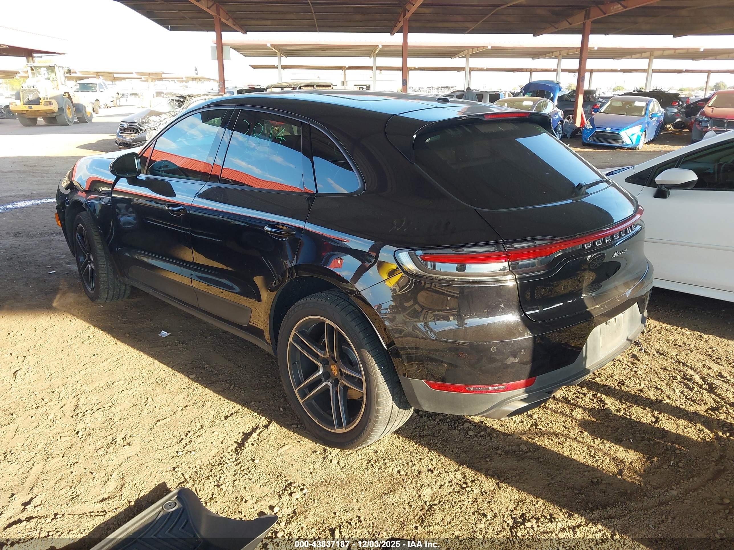 PORSCHE MACAN image 3