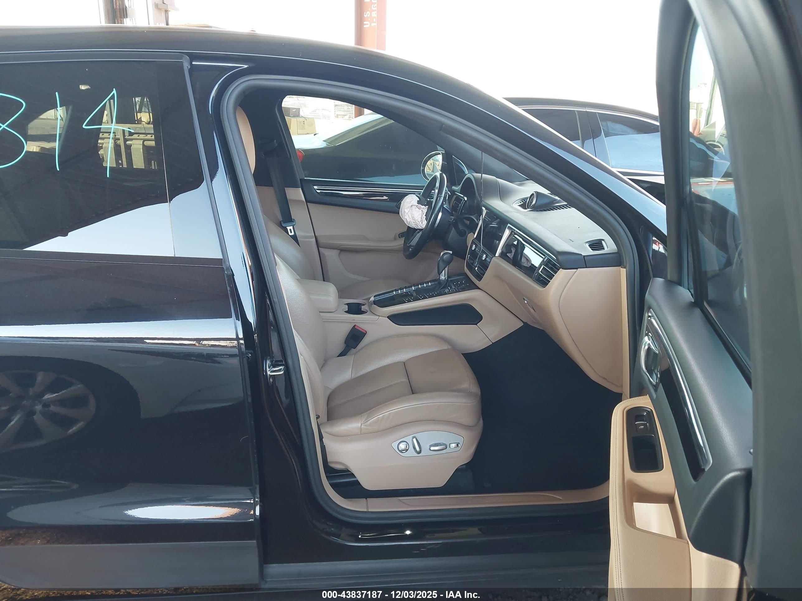 PORSCHE MACAN image 5