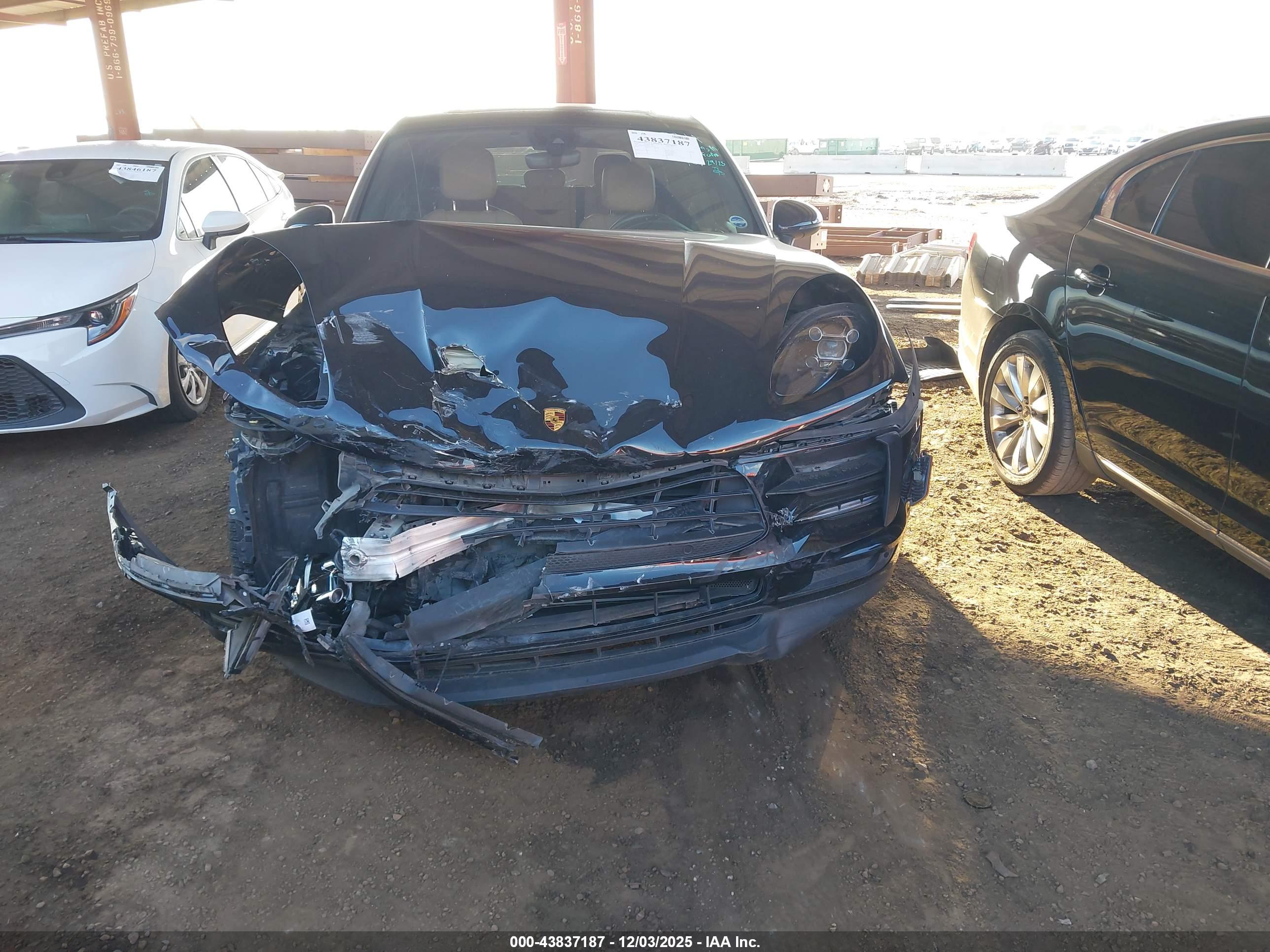 PORSCHE MACAN image 6
