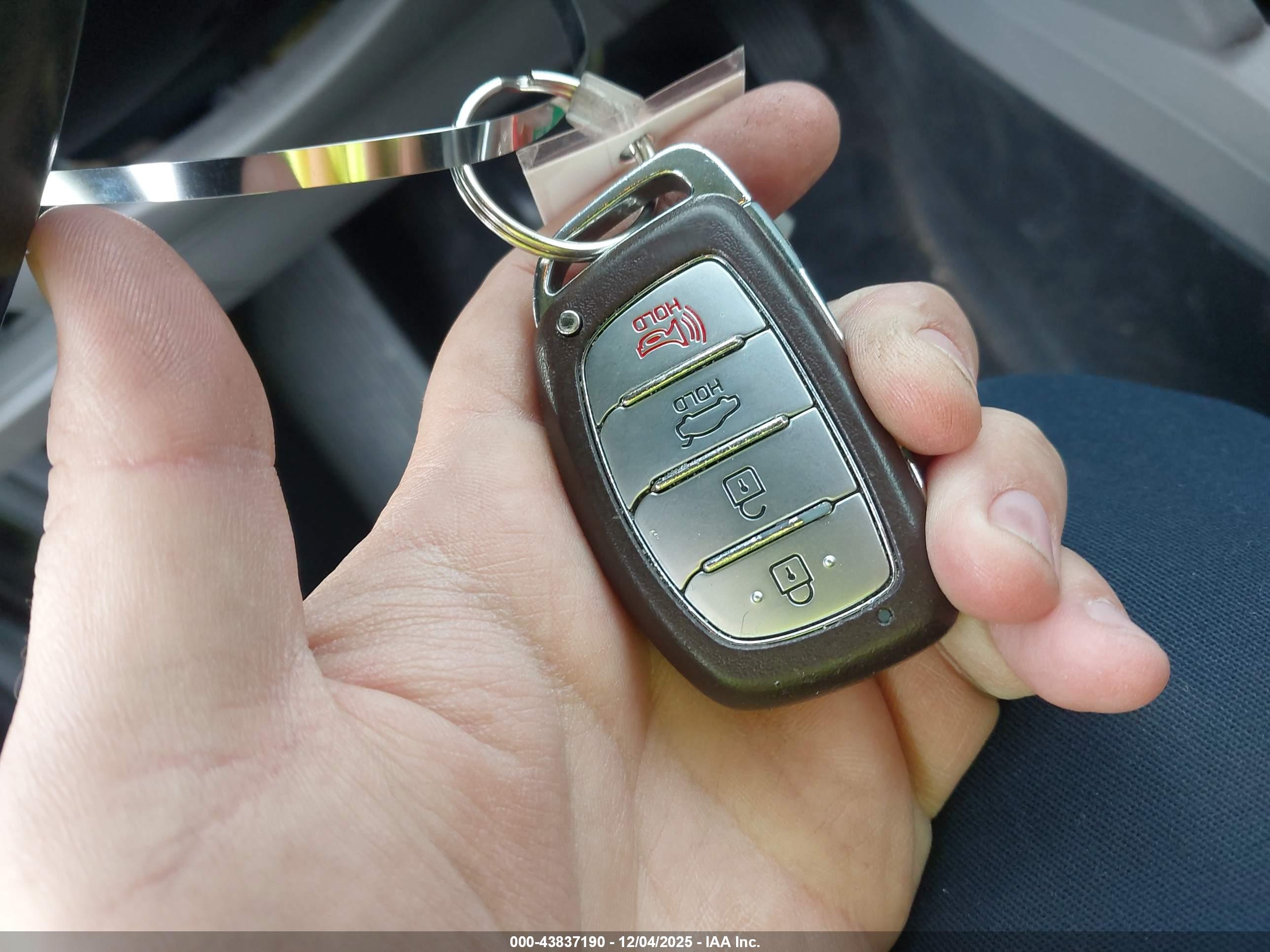HYUNDAI ELANTRA image 11