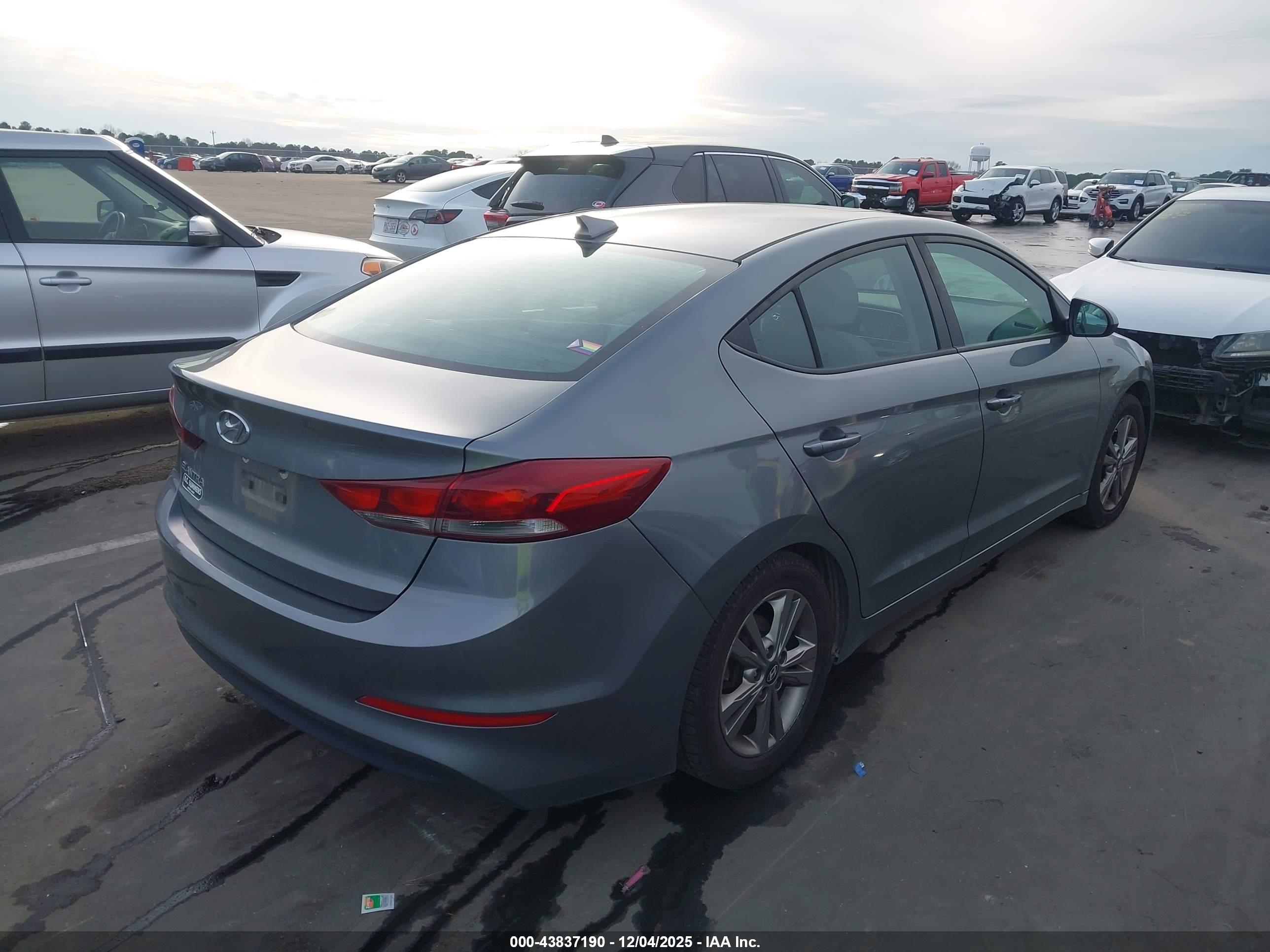 HYUNDAI ELANTRA image 4