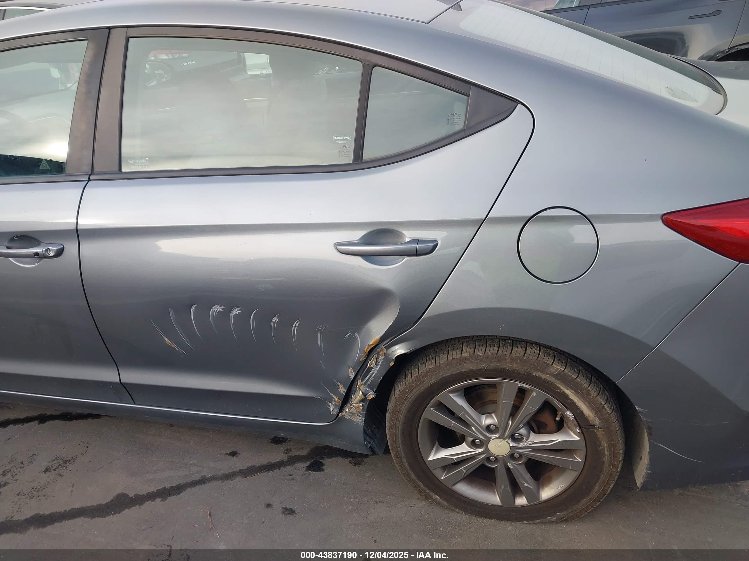 HYUNDAI ELANTRA image 6