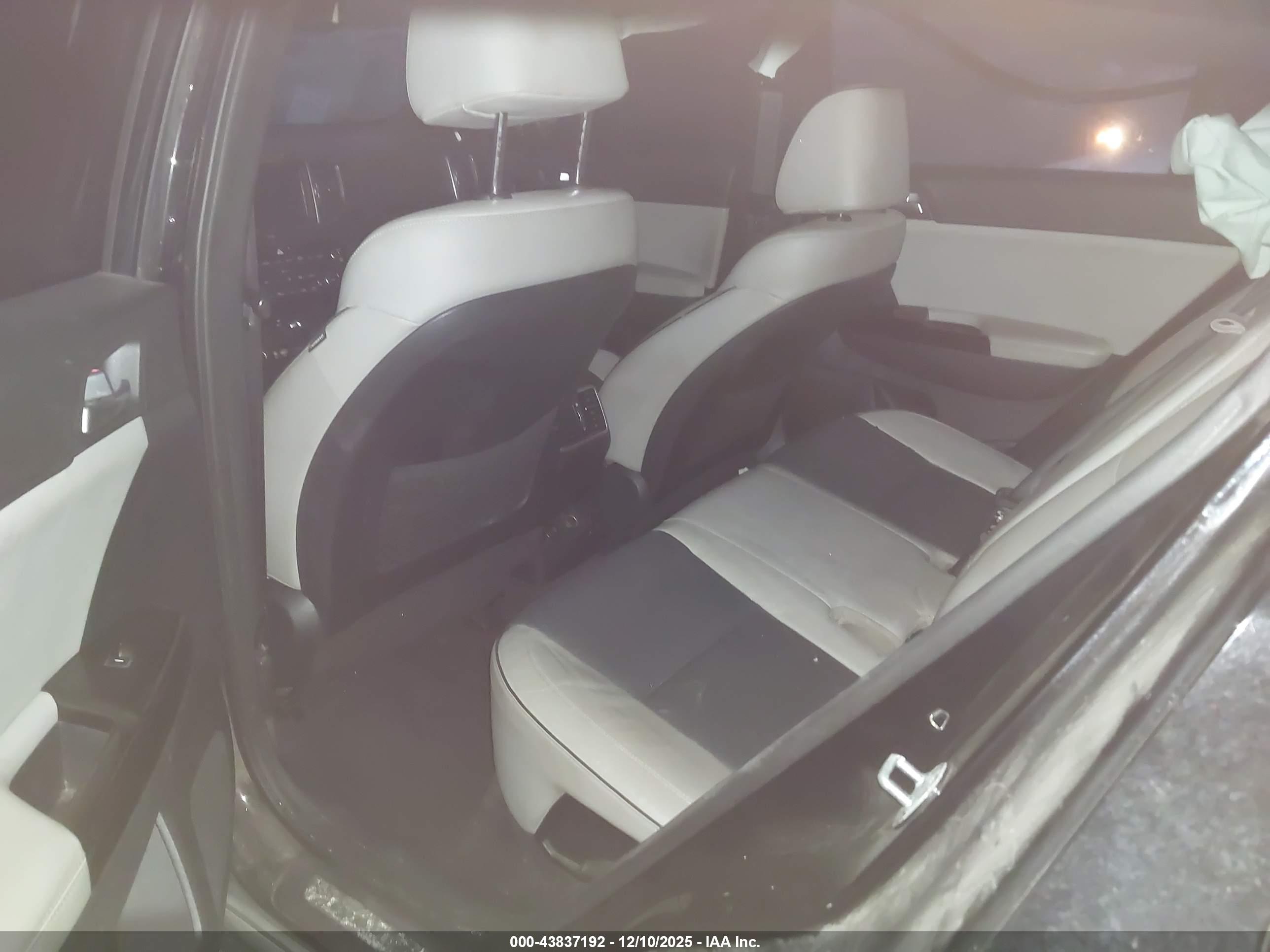 KIA SPORTAGE image 8