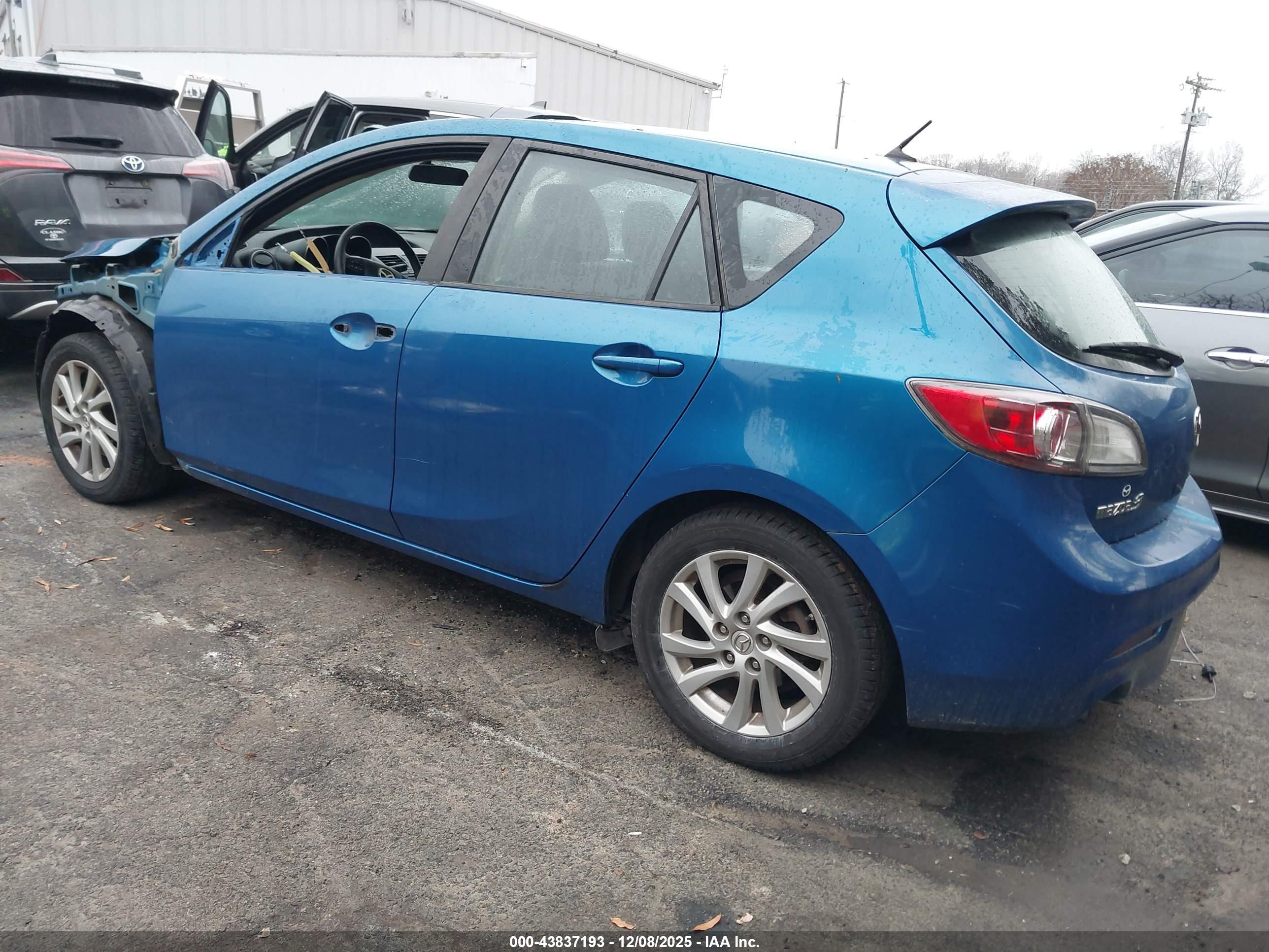 MAZDA MAZDA3 image 3