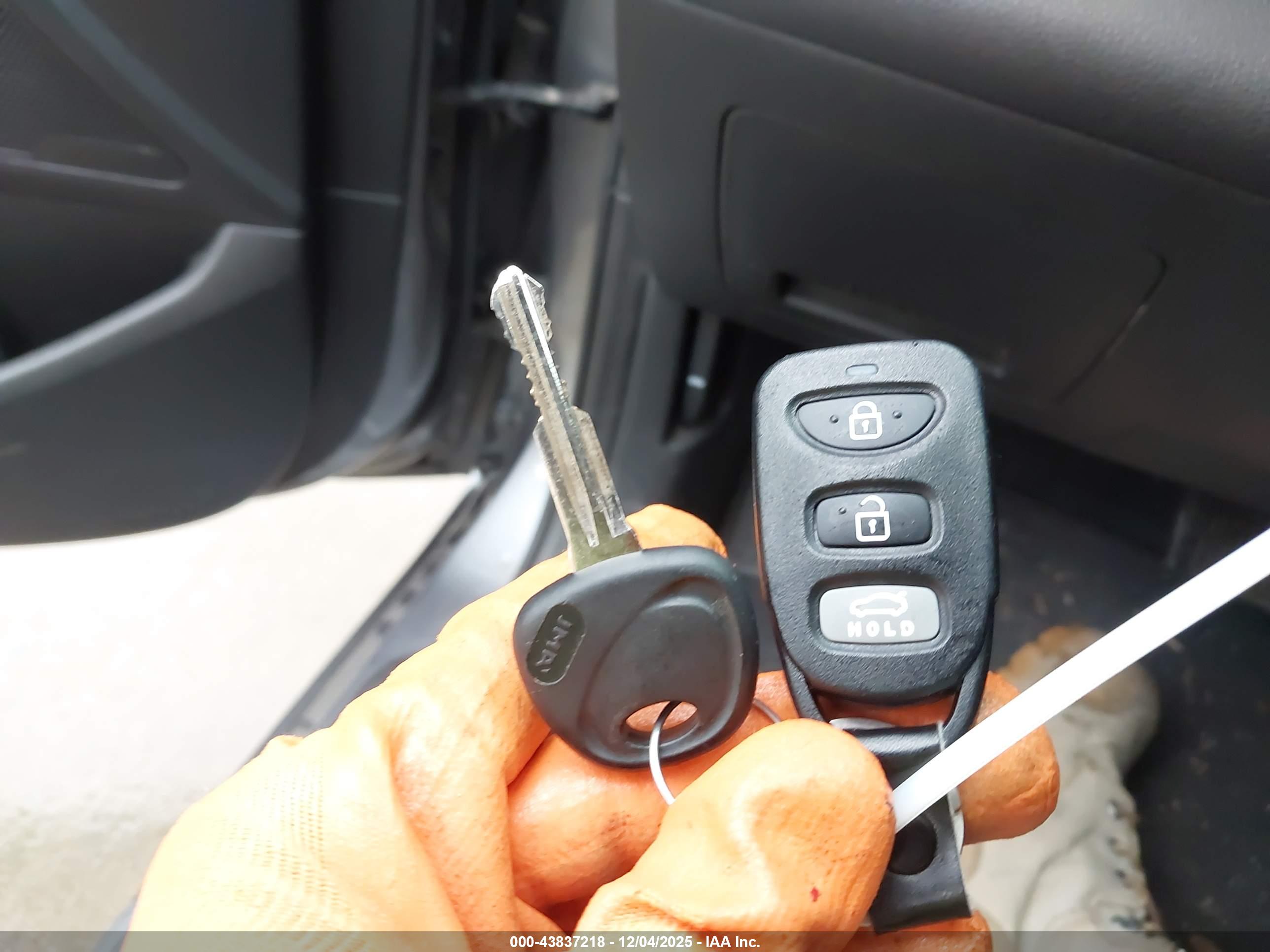 HYUNDAI ELANTRA image 11
