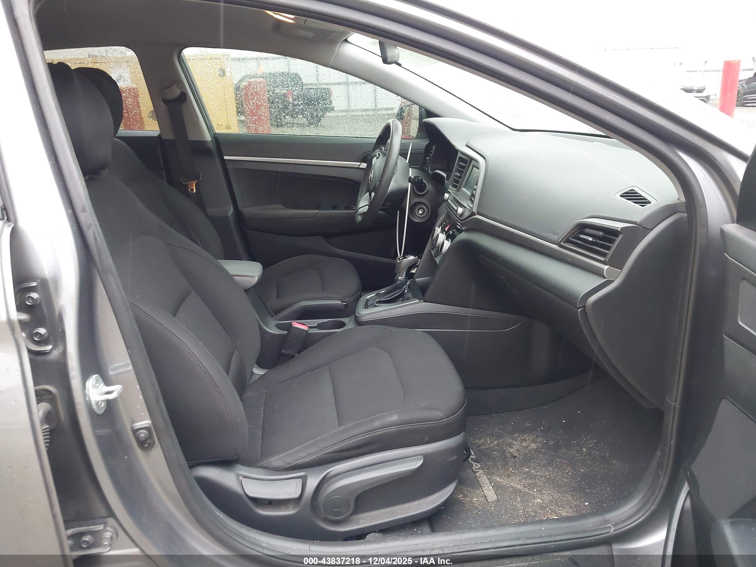 HYUNDAI ELANTRA image 5