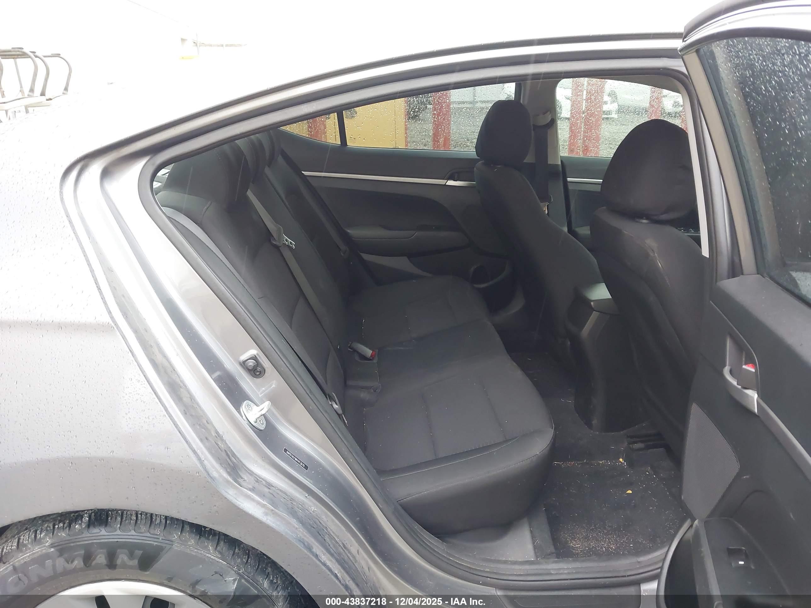 HYUNDAI ELANTRA image 8