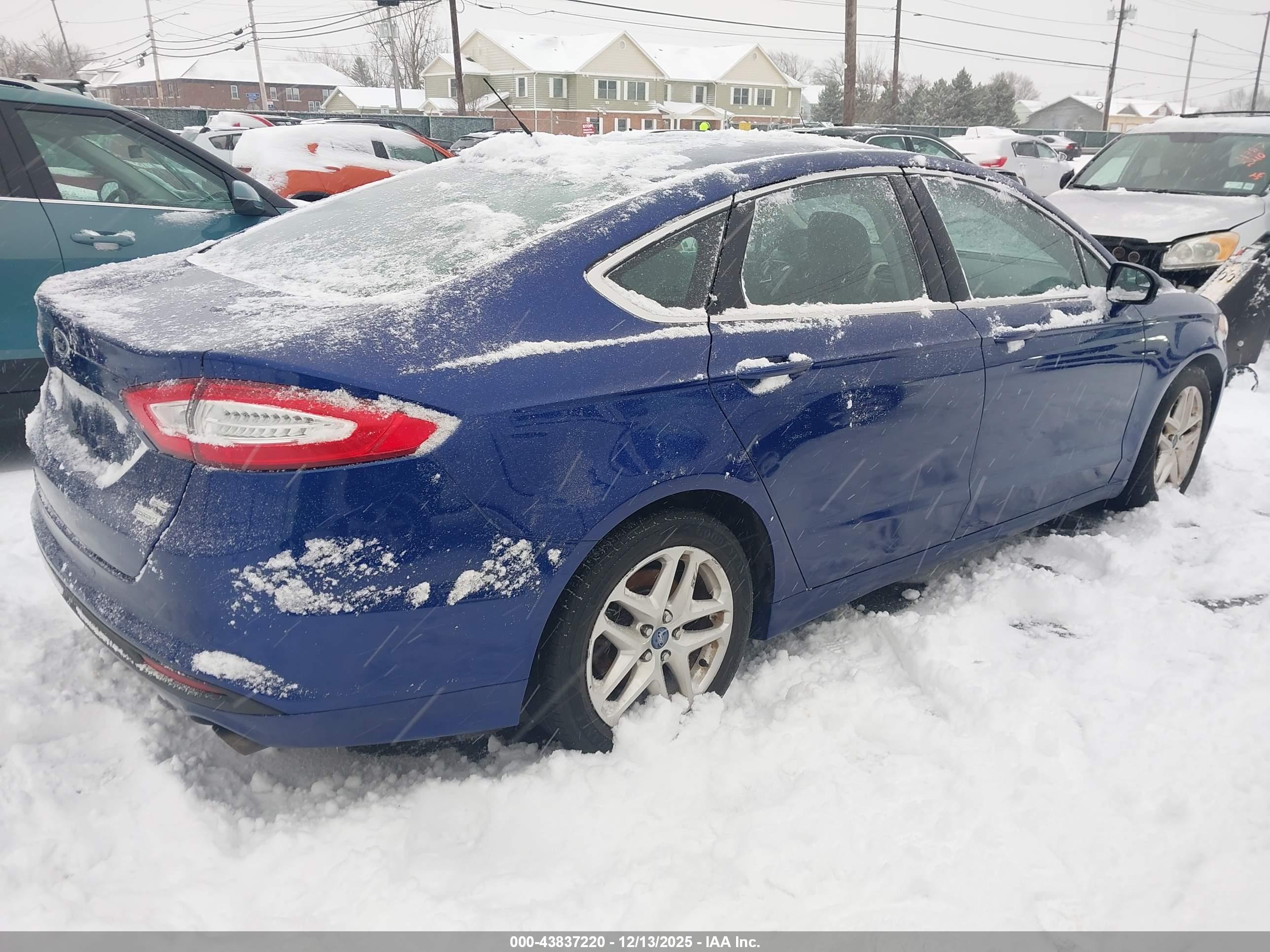 FORD FUSION image 4