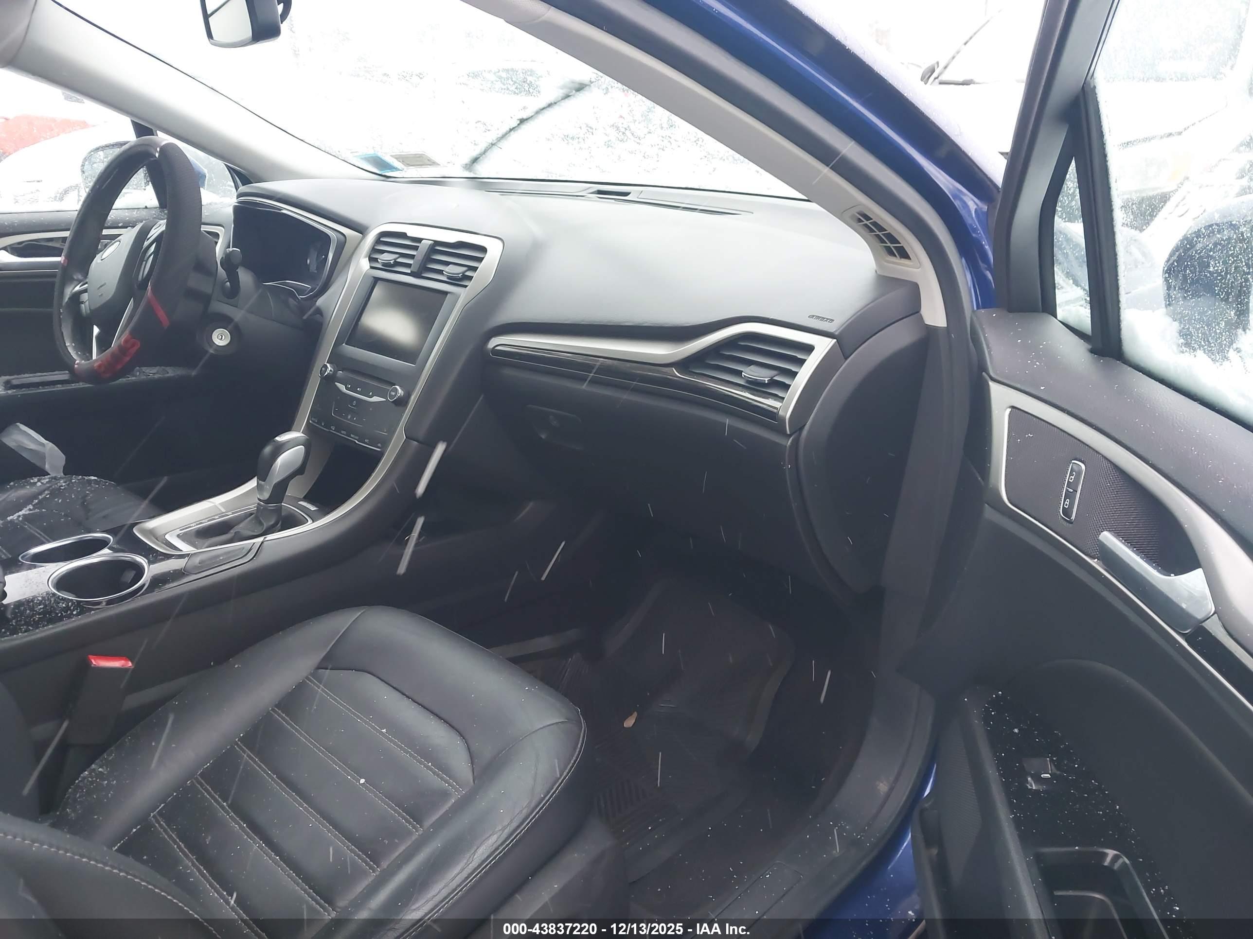 FORD FUSION image 5