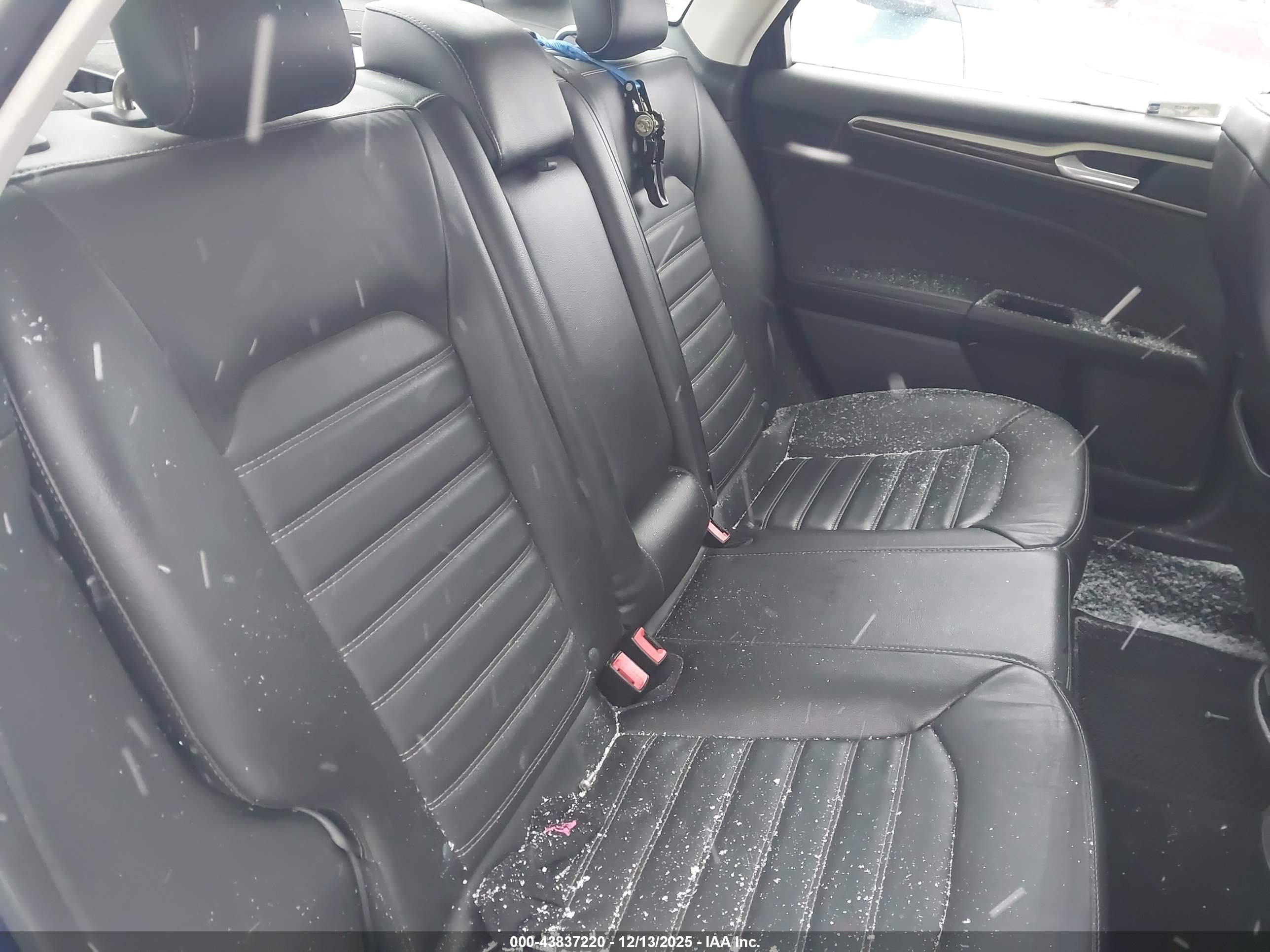 FORD FUSION image 8