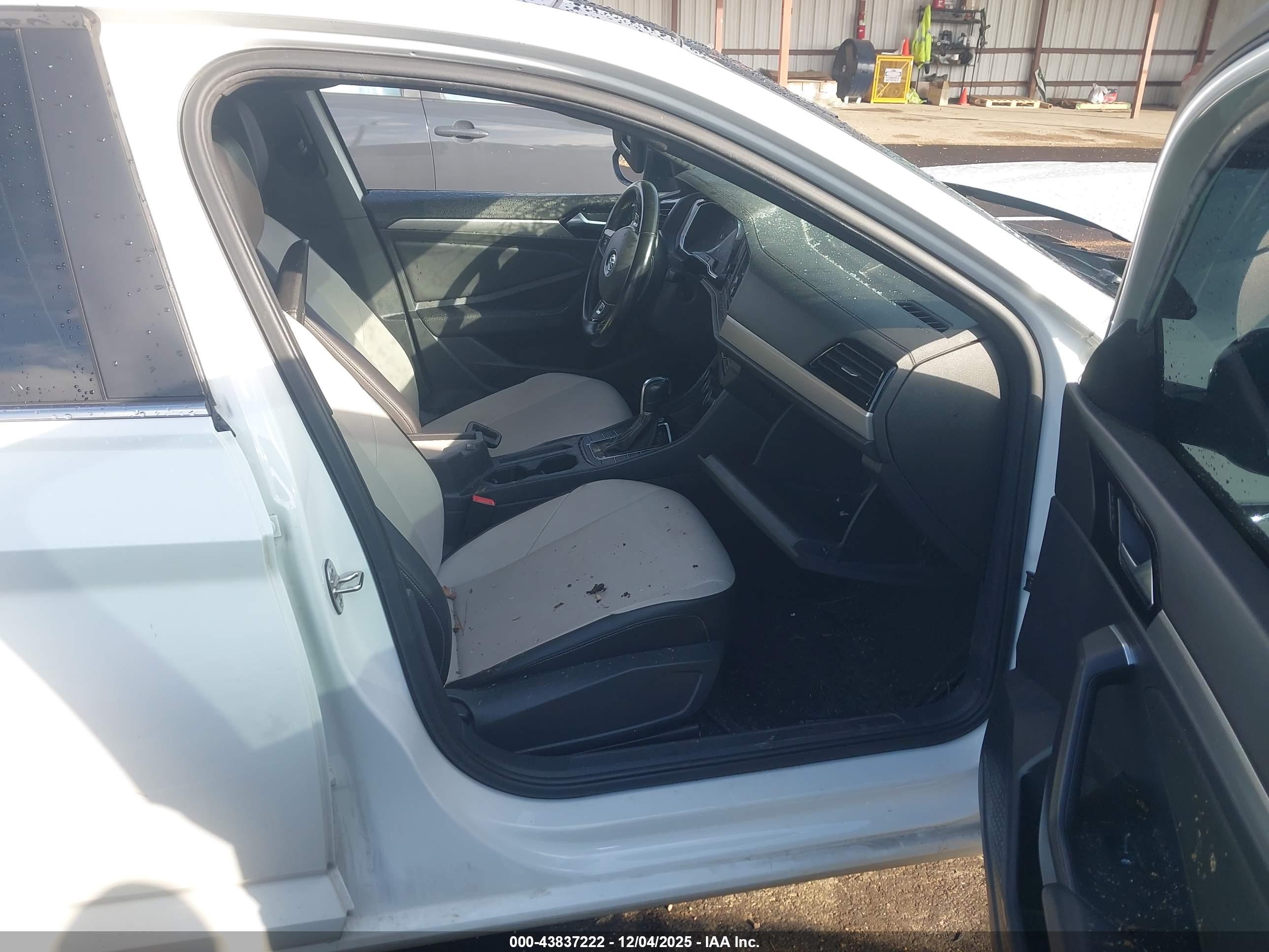 VOLKSWAGEN JETTA image 5
