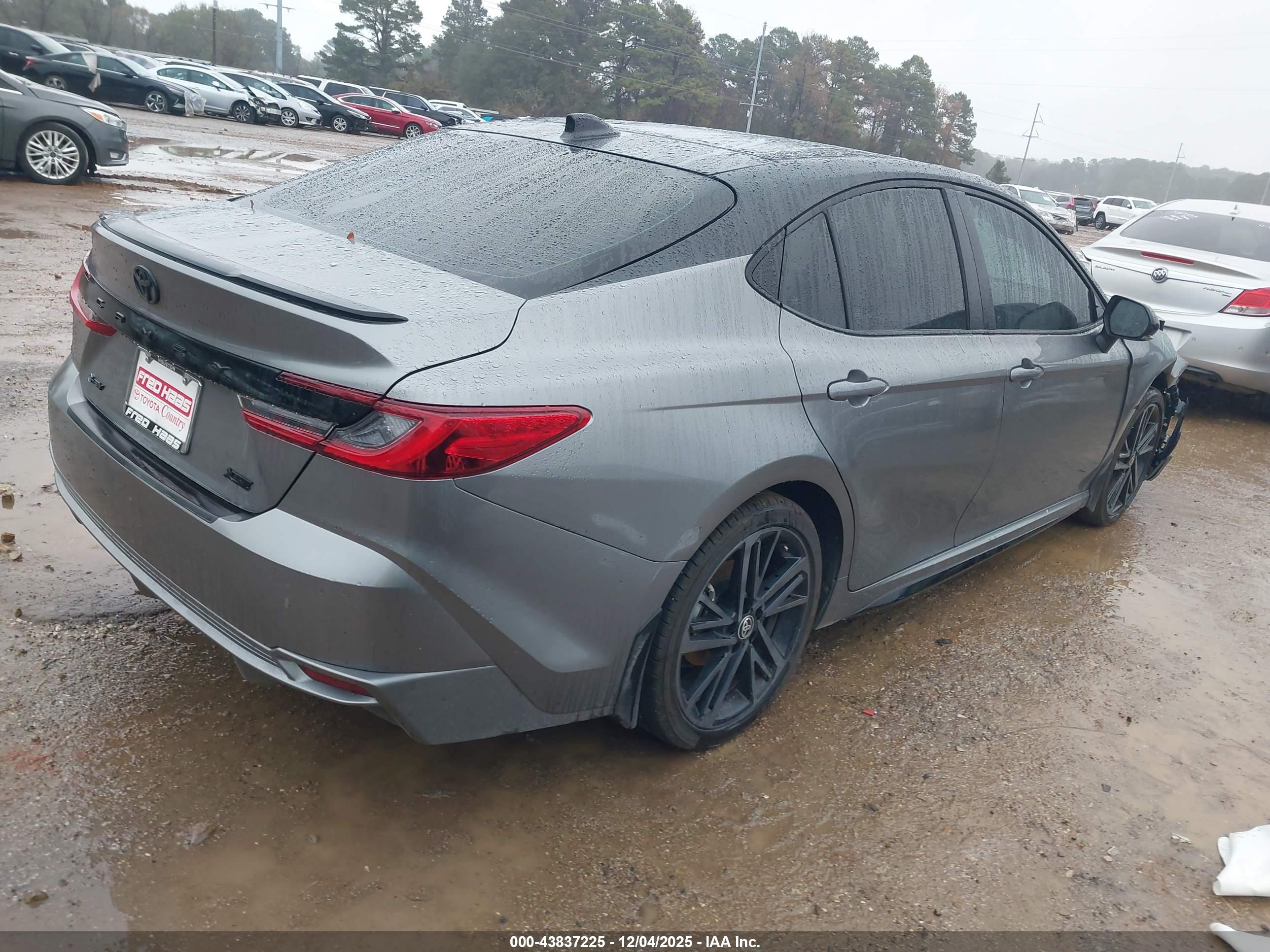 TOYOTA CAMRY image 4