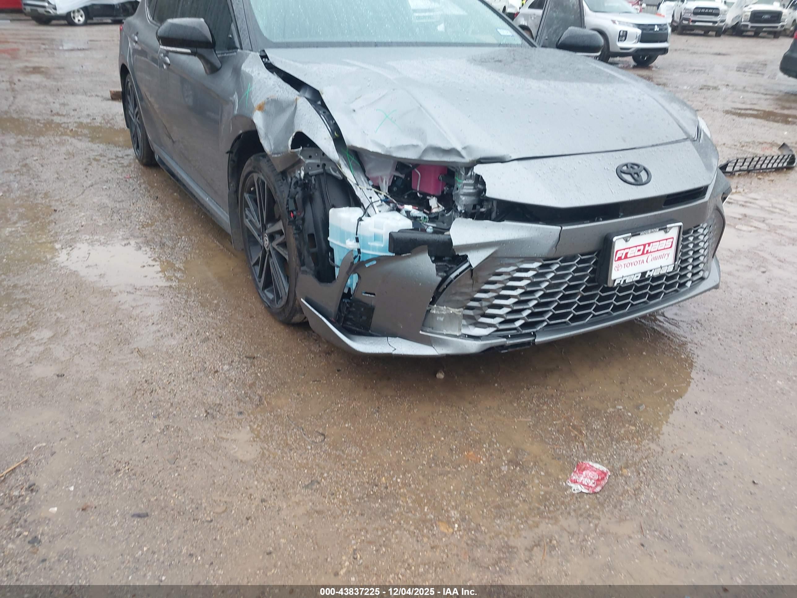 TOYOTA CAMRY image 6