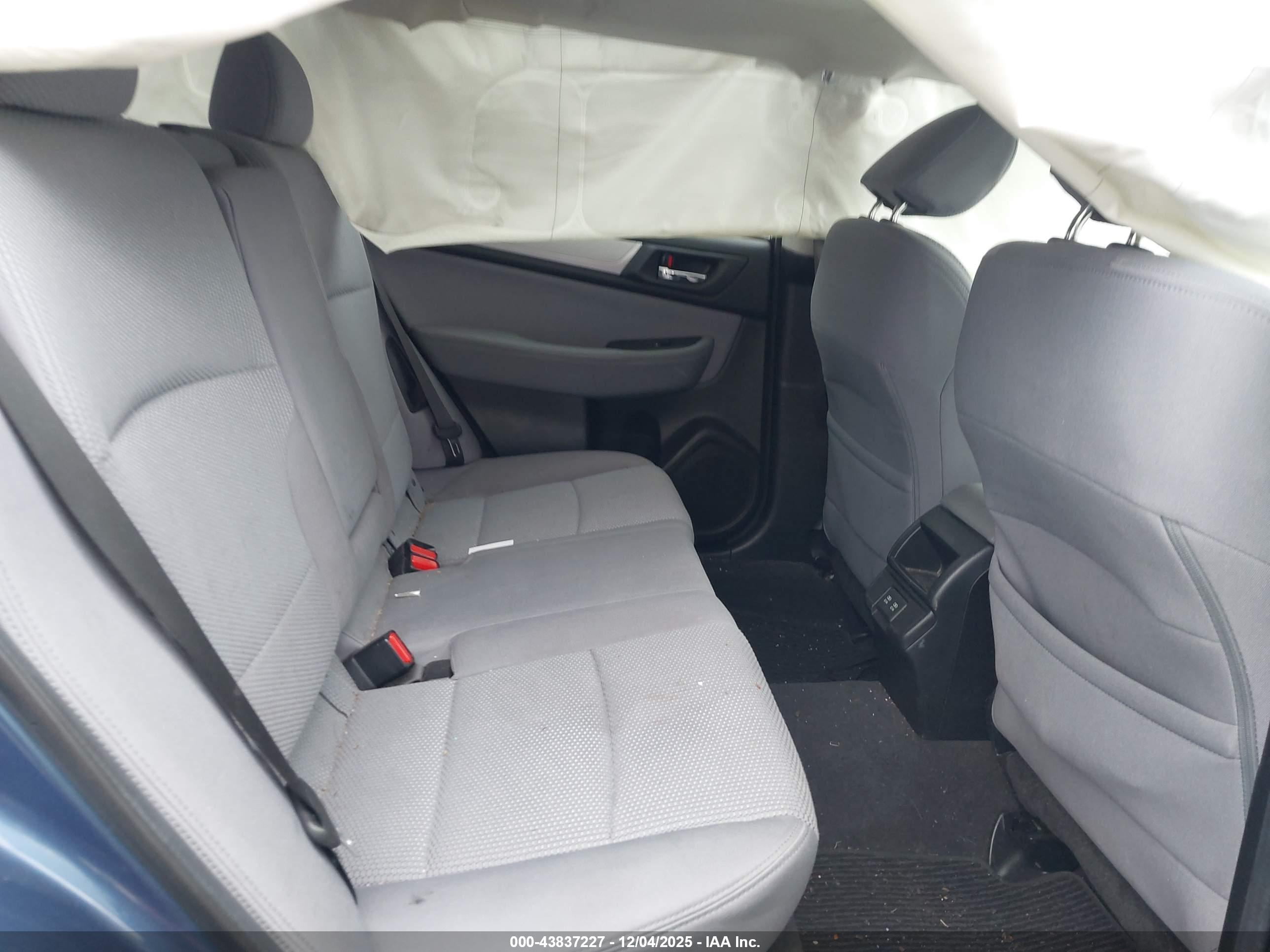 SUBARU OUTBACK image 8
