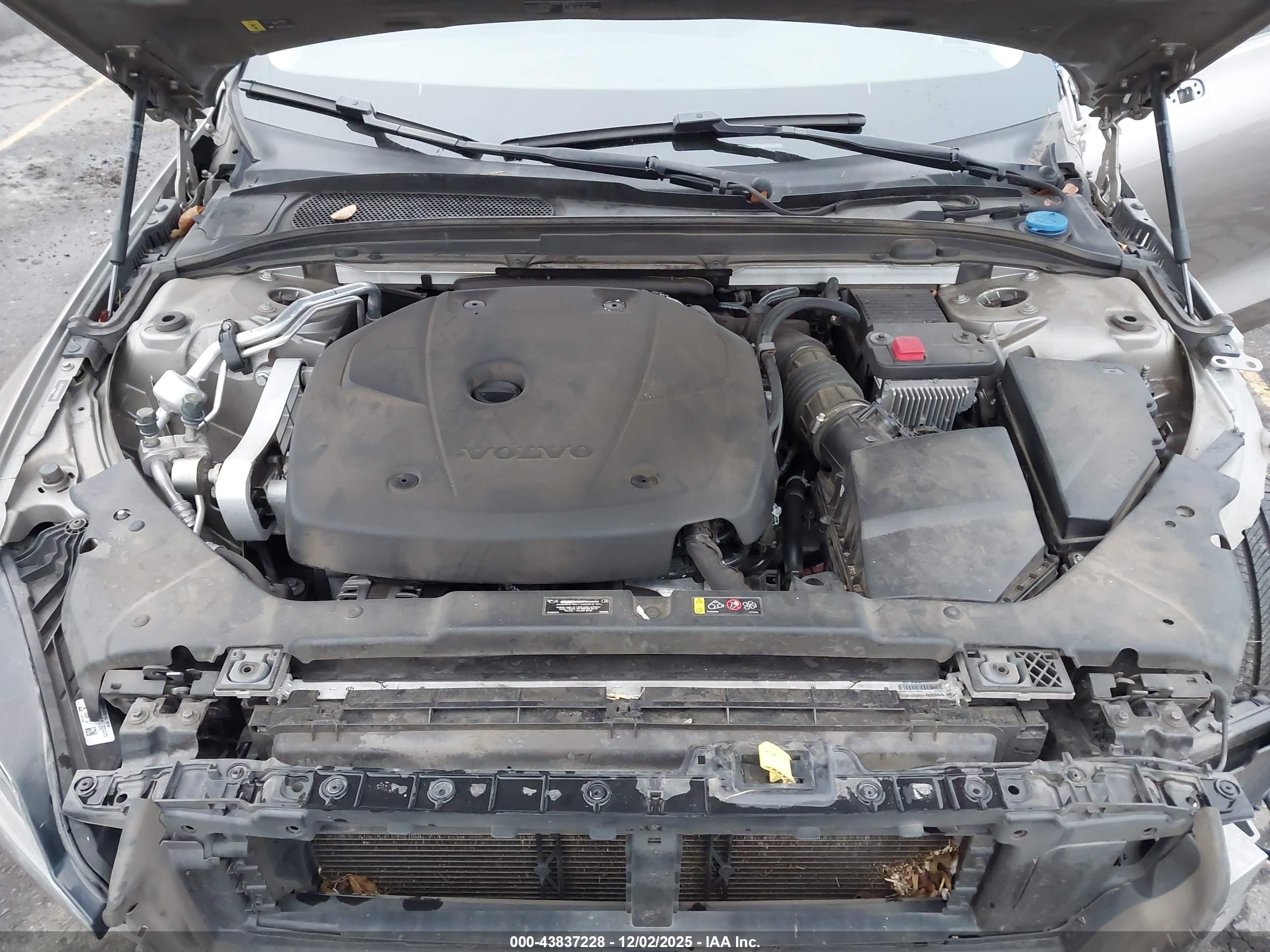 VOLVO S60 image 10
